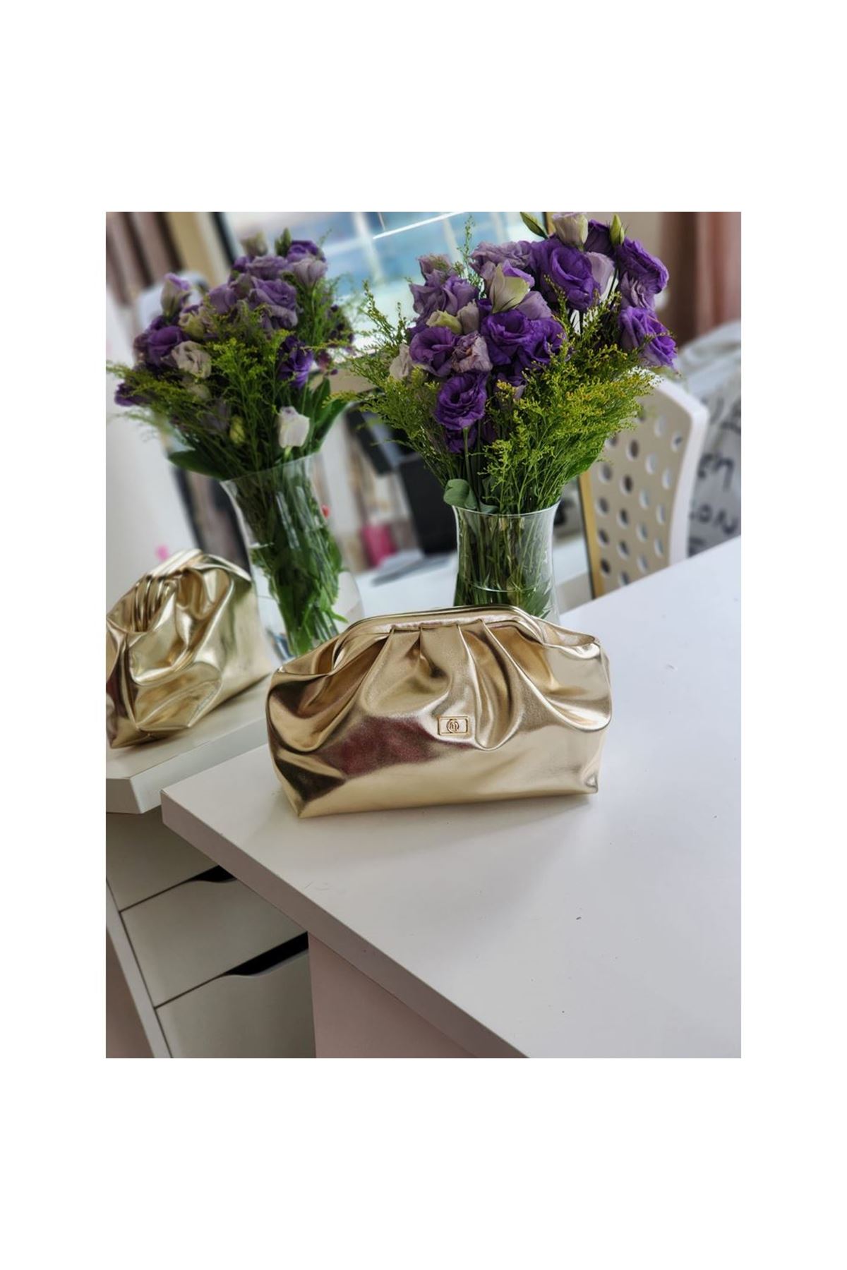 Kadın Gold Aksesuarlı Bohça Form Omuz Çantası