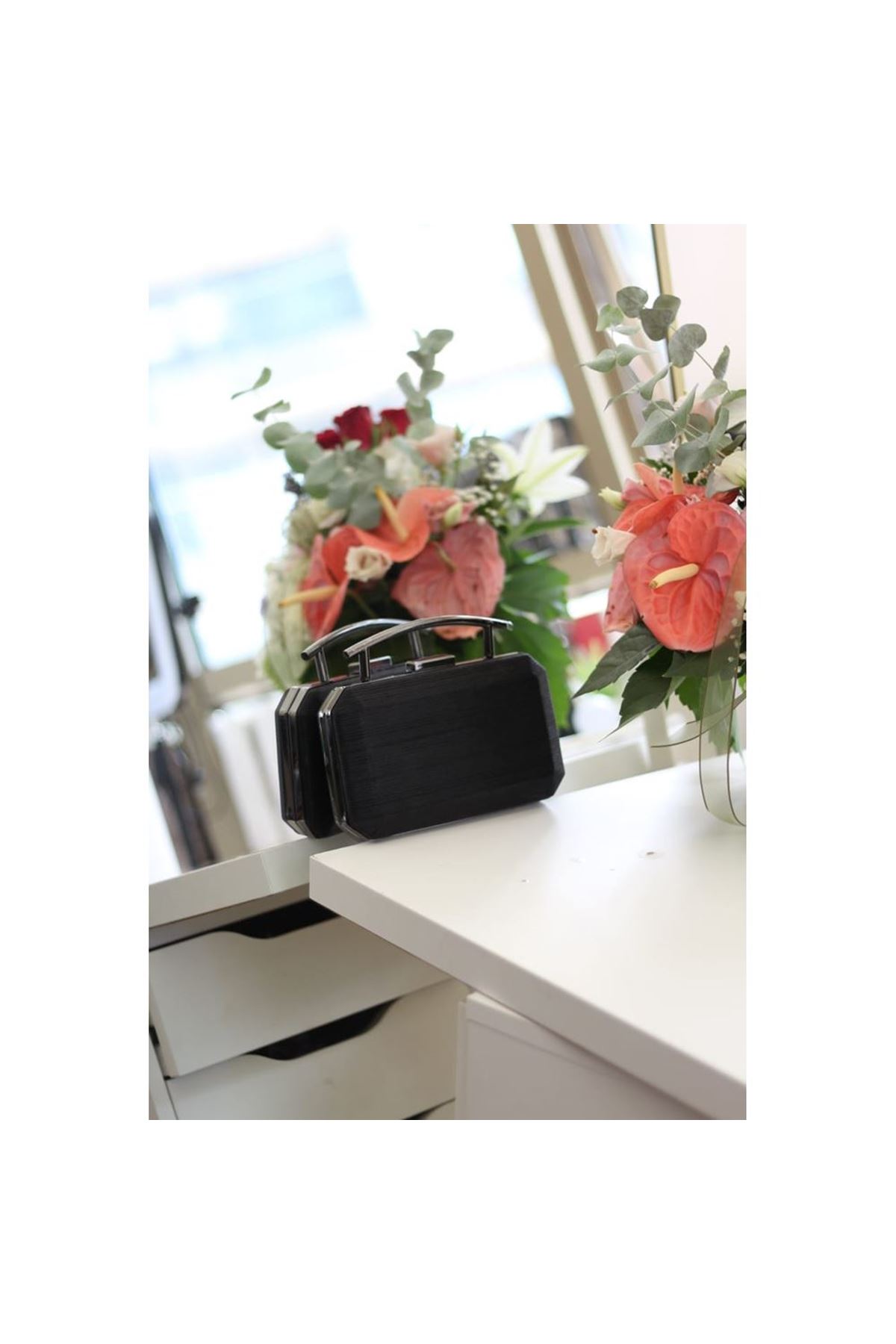 Kadın Siyah Metal Tutma Sap Detaylı Çizgi Doku Abiye Çanta