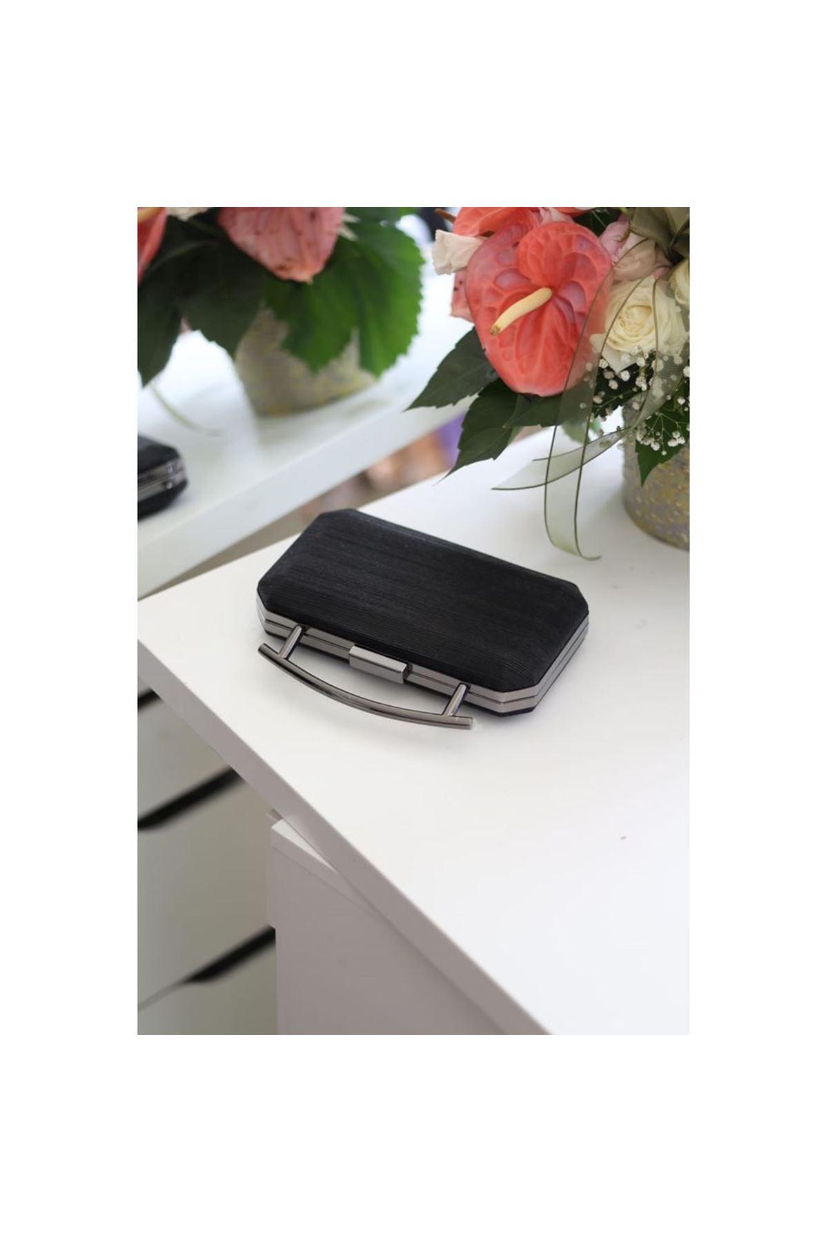 Kadın Siyah Metal Tutma Sap Detaylı Çizgi Doku Abiye Çanta