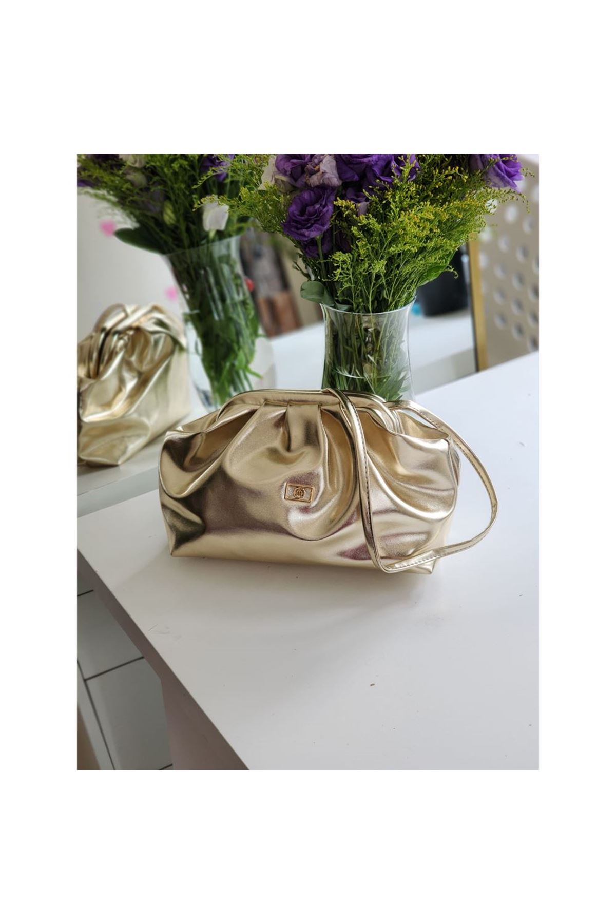 Kadın Gold Aksesuarlı Bohça Form Omuz Çantası