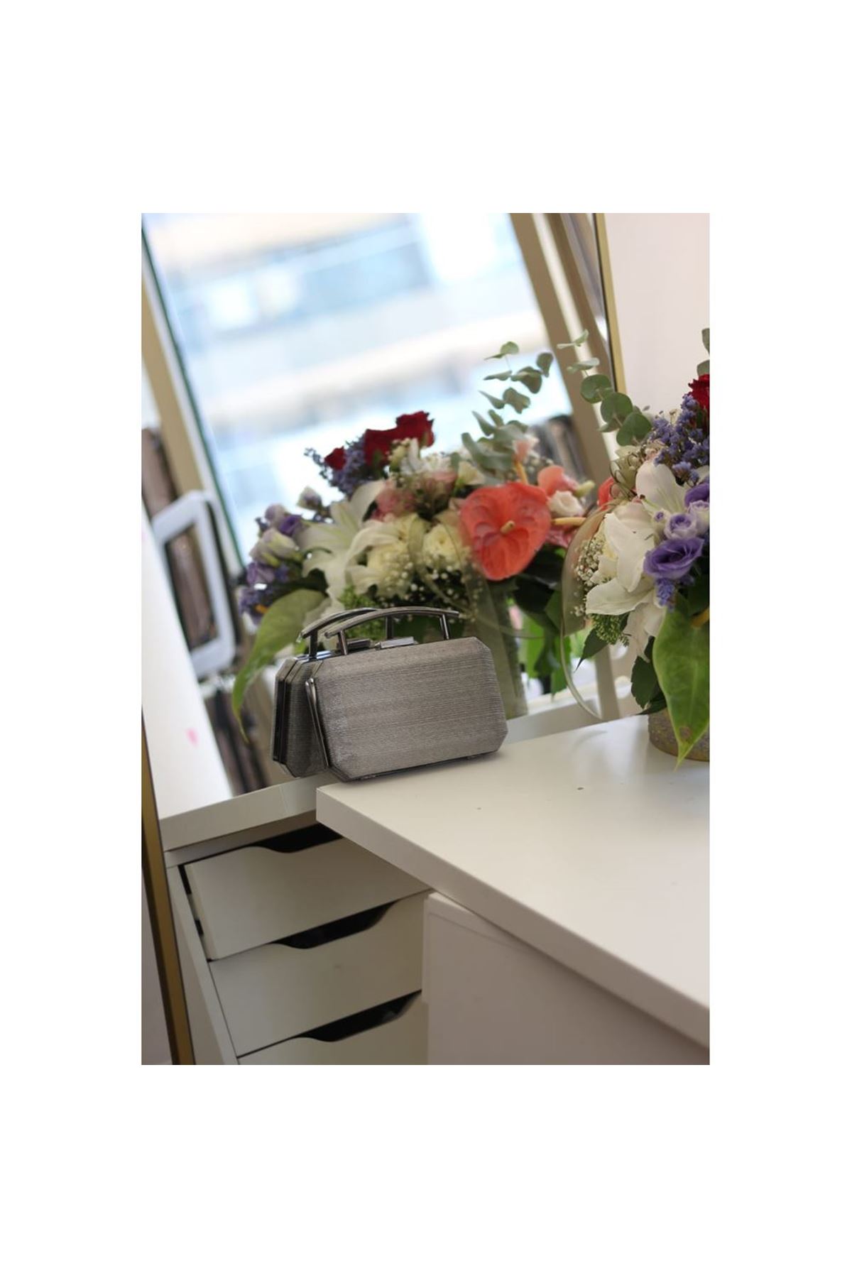 Kadın Platin Metal Tutma Sap Detaylı Çizgi Doku Abiye Çanta