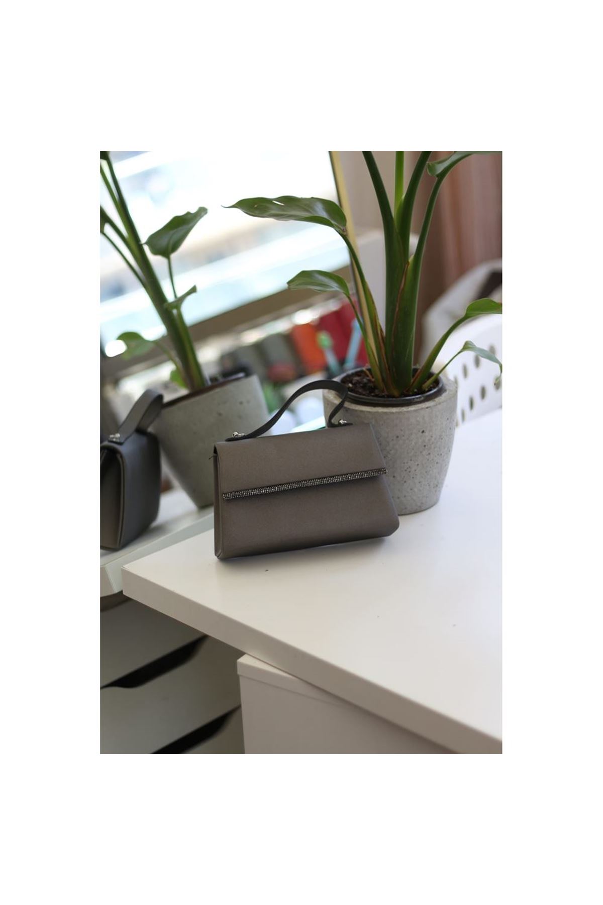 Kadın Platin Saten Tutma Taş Şerit Detaylı Abiye Omuz Çantası