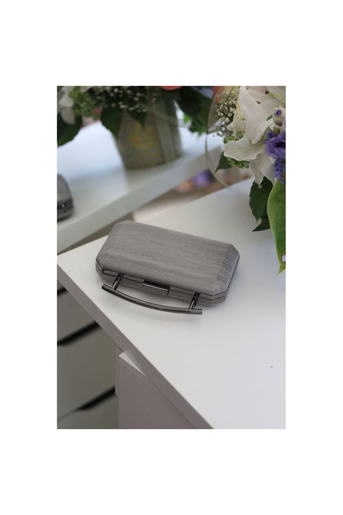 Kadın Platin Metal Tutma Sap Detaylı Çizgi Doku Abiye Çanta