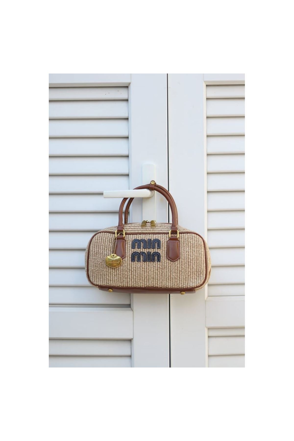 Kadın Camel Hasır Doku Çift Kulp Maskotlu Omuz Çantası