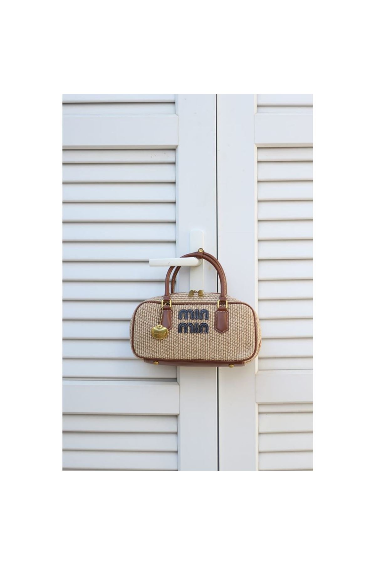 Kadın Camel Hasır Doku Çift Kulp Maskotlu Omuz Çantası