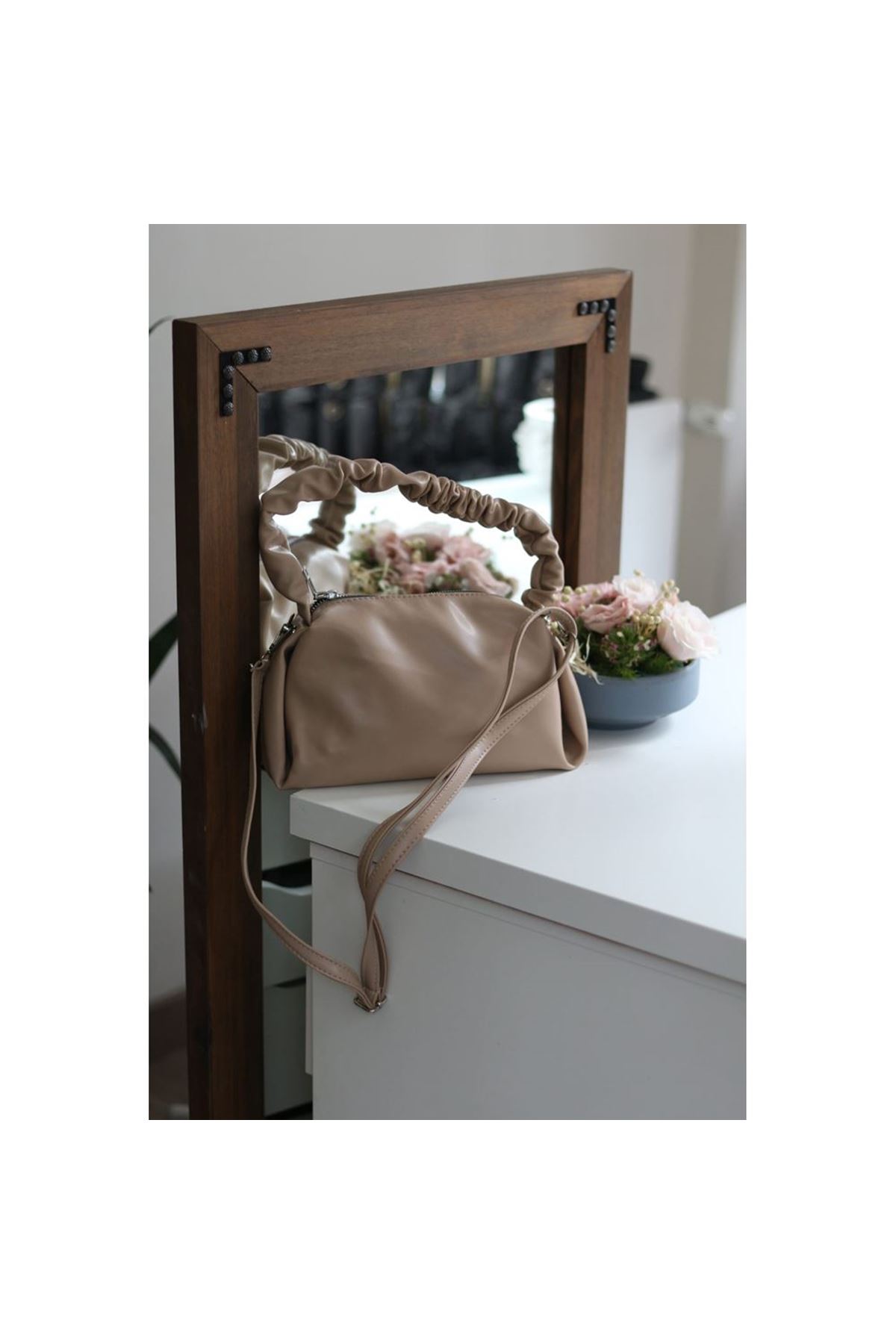 Kadın Vizon Büzgü Saplı Yumuşak Askılı Omuz Çantası