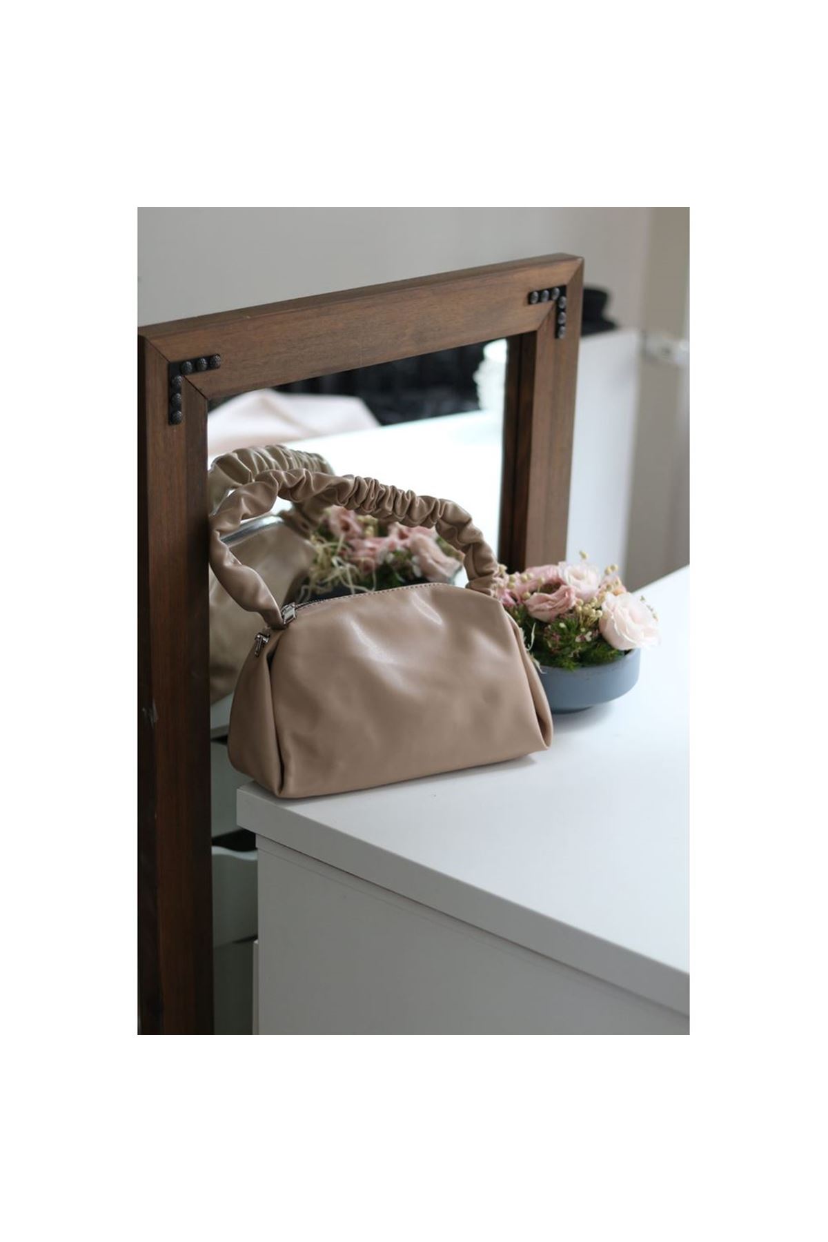 Kadın Vizon Büzgü Saplı Yumuşak Askılı Omuz Çantası