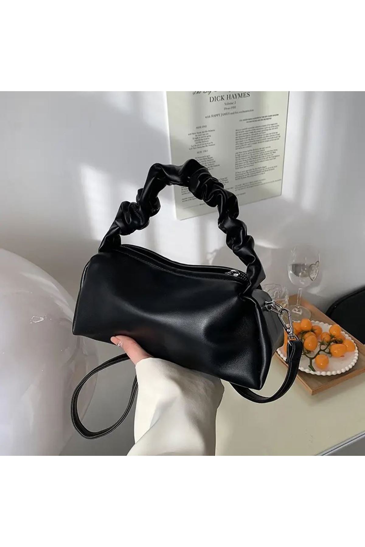 Kadın Siyah Büzgü Saplı Yumuşak Askılı Omuz Çantası