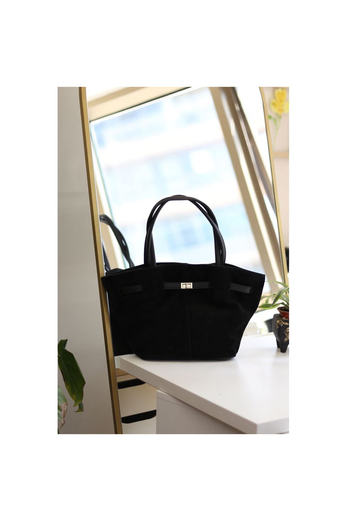 Kadın Siyah Süet Gold Toka Detaylı Büyük Boy Omuz Çantası