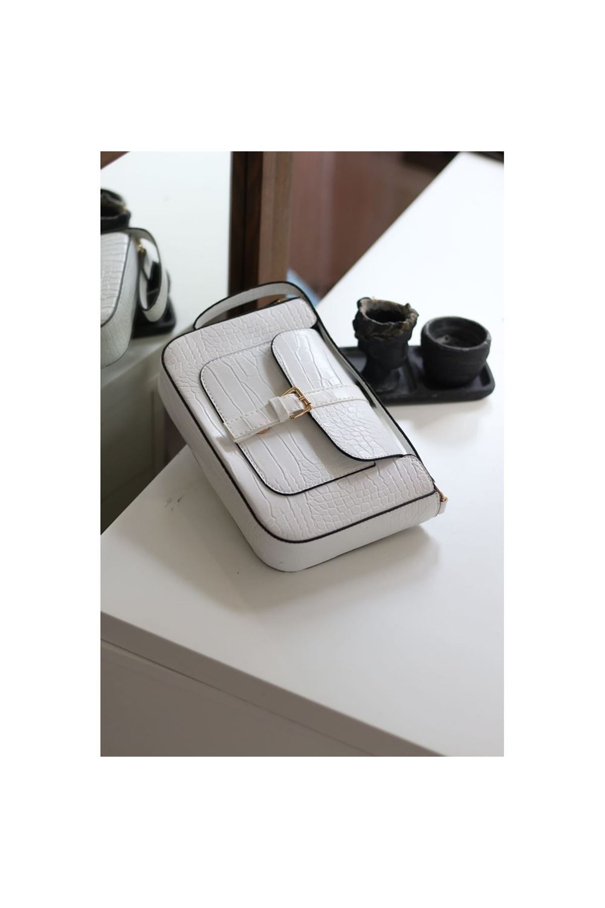 Kadın Beyaz Kroko Desenli Baget Omuz Çantası