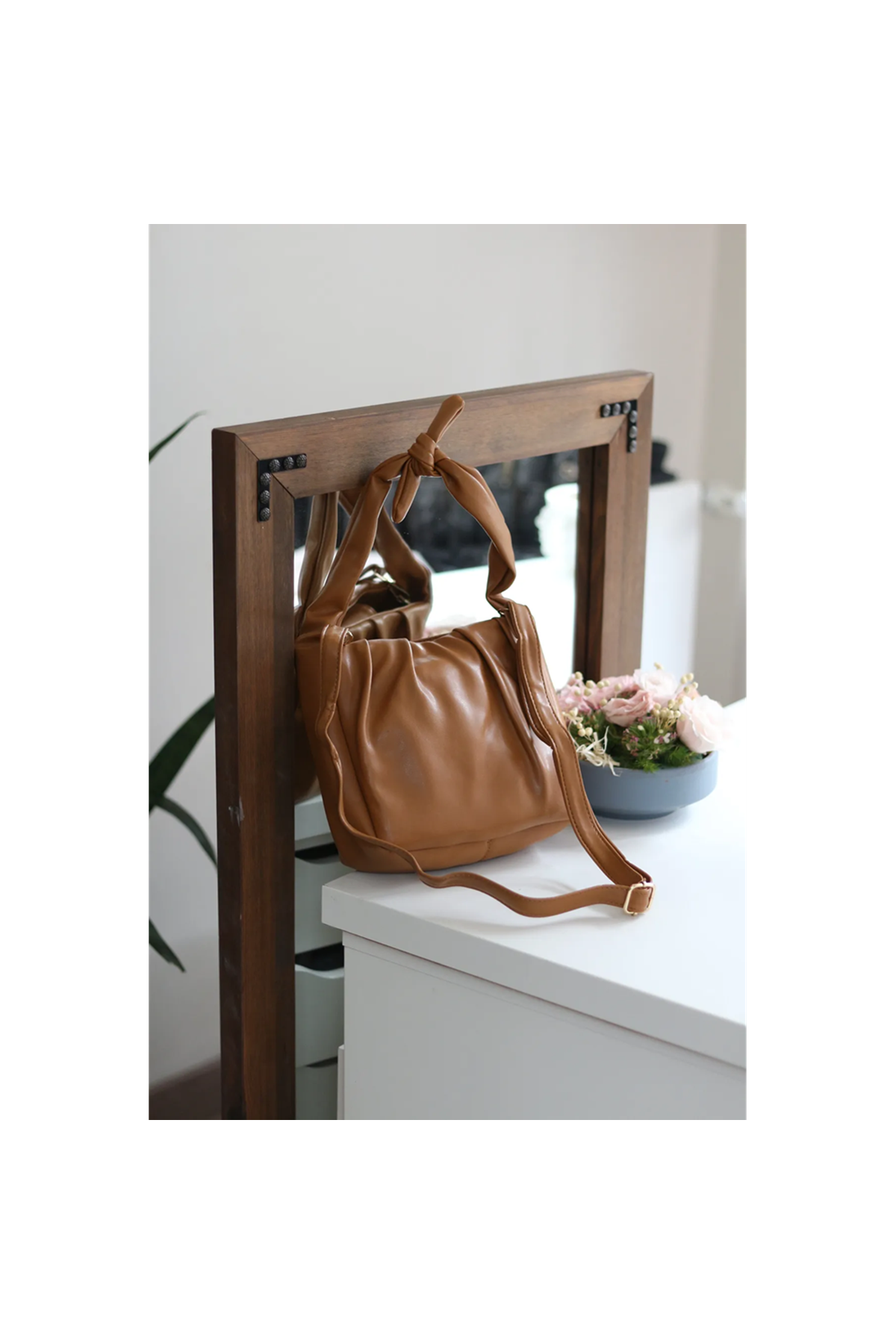 Kadın Karamel Fiyonk Askılı Omuz Çantası