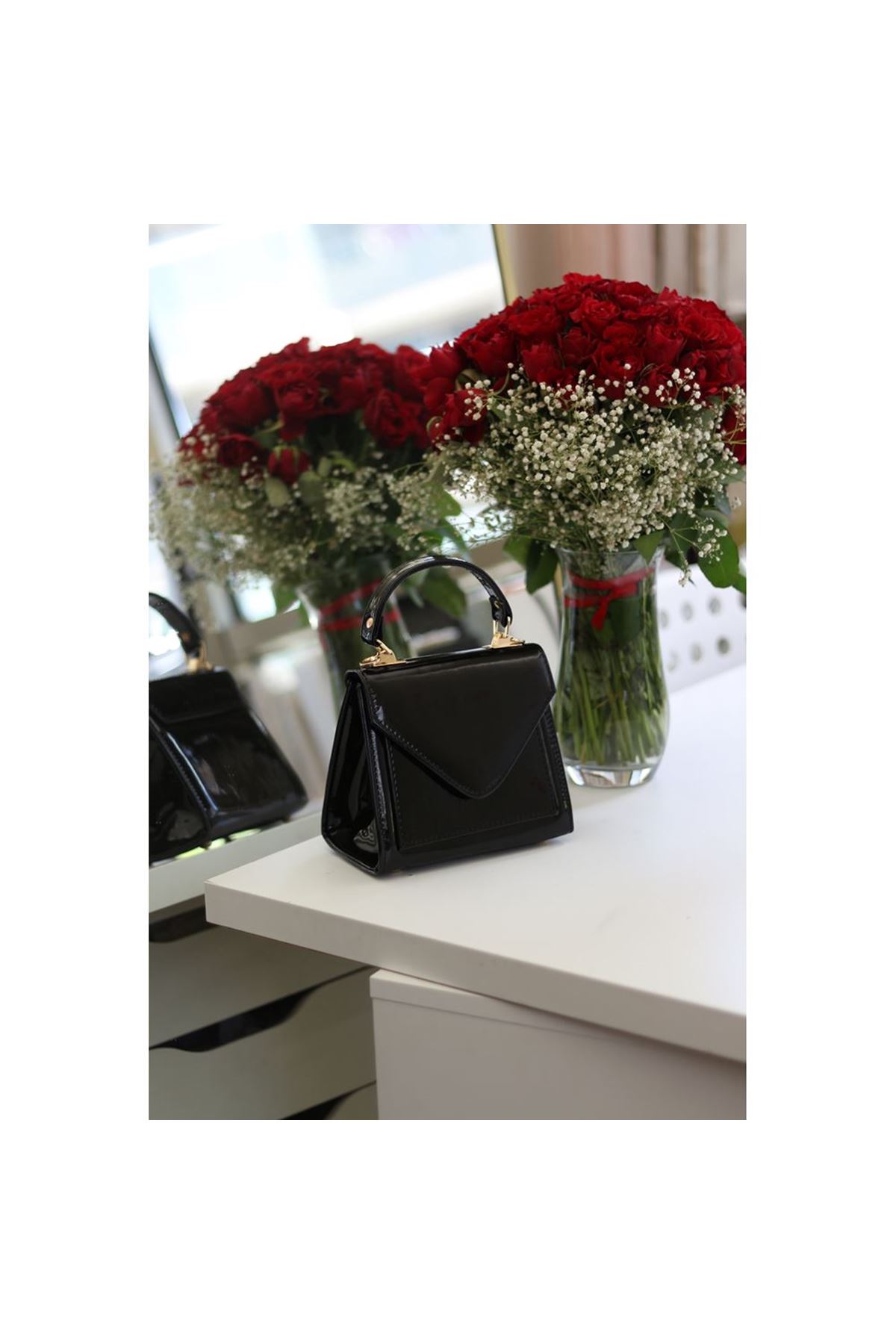 Kadın Siyah Rugan Kapak Detaylı Askılı Omuz Çantası