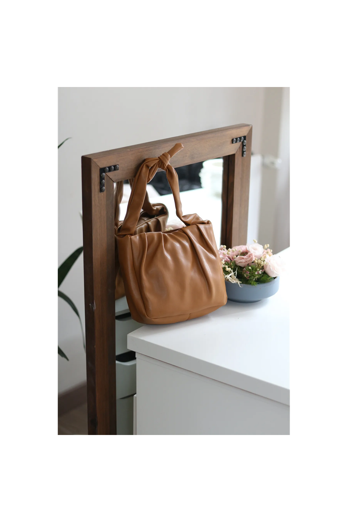 Kadın Karamel Fiyonk Askılı Omuz Çantası