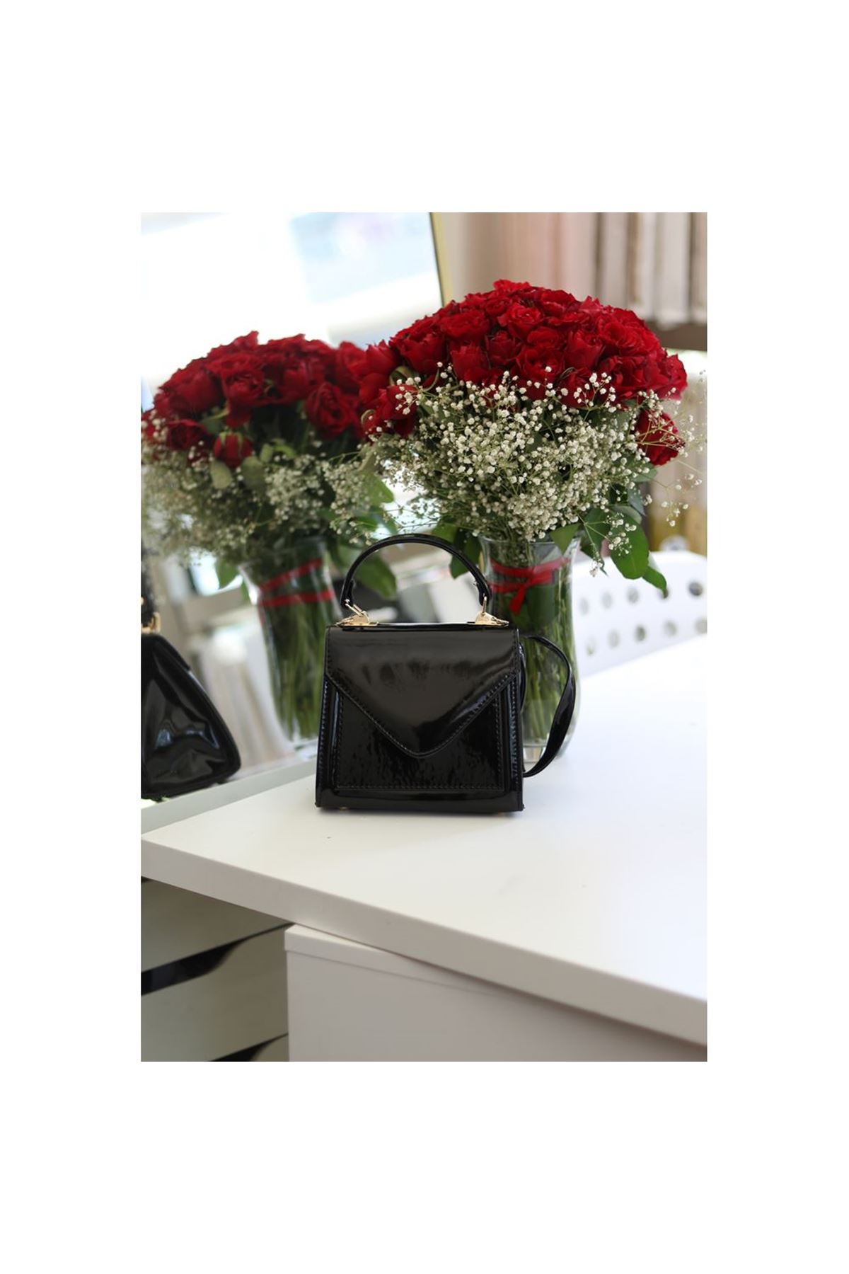 Kadın Siyah Rugan Kapak Detaylı Askılı Omuz Çantası