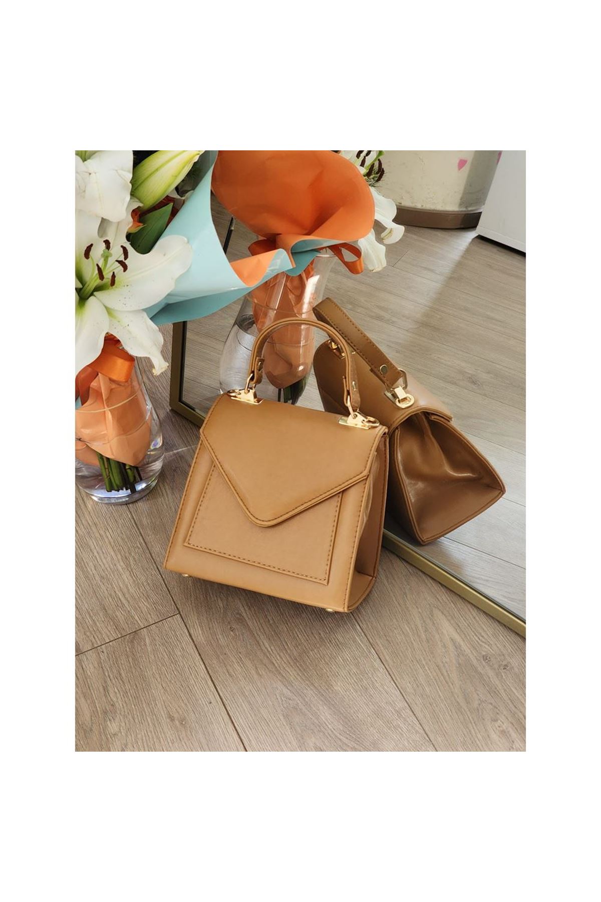 Kadın Karamel Kapak Detaylı Askılı Omuz Çantası
