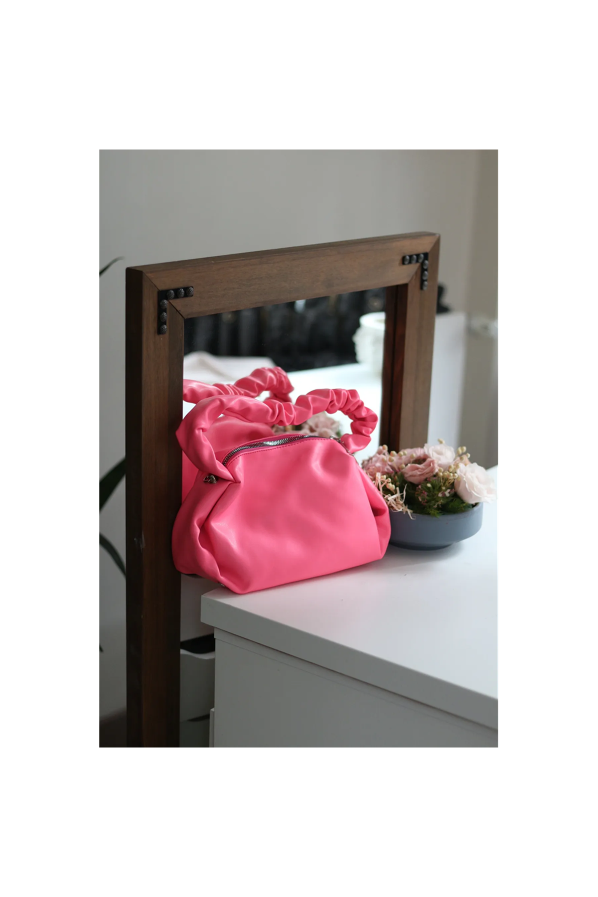 Kadın Şeker Pembesi Büzgü Saplı Yumuşak Askılı Omuz Çantası