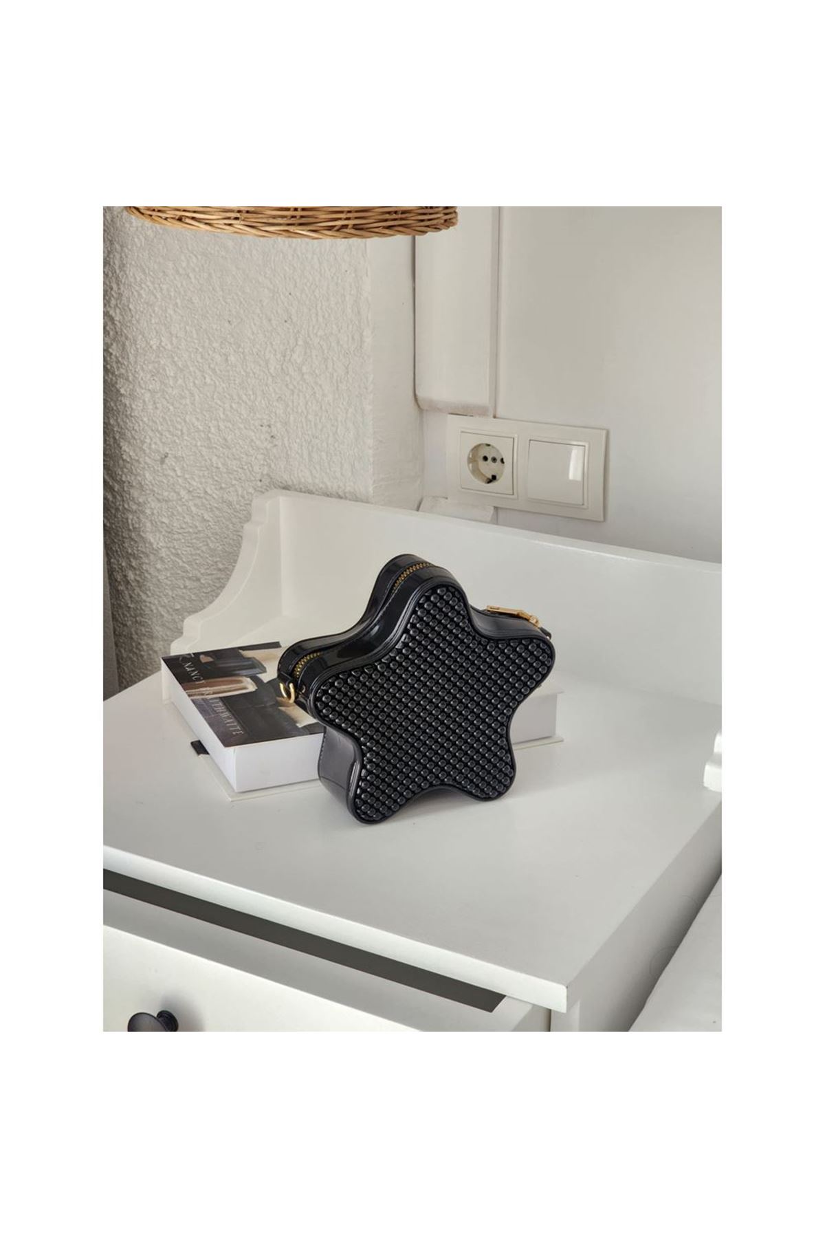 Kadın Siyah Silikon Yıldız Formlu Zincir Detaylı Çapraz Çanta