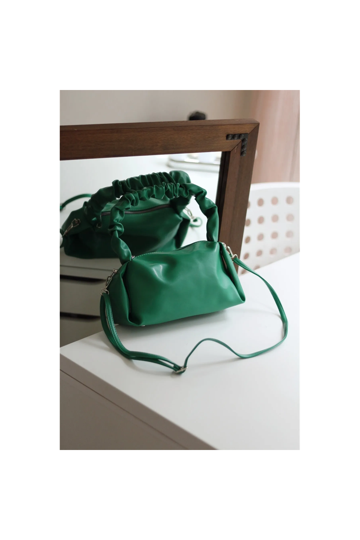 Kadın Yeşil Büzgü Saplı Yumuşak Askılı Omuz Çantası