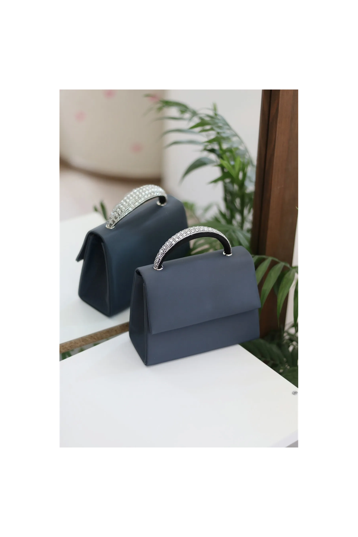 Kadın Lacivert Taş Tutma Detaylı Abiye Omuz Çantası