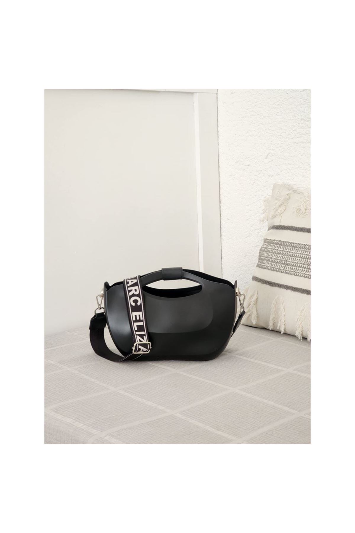 Kadın Siyah Silikon Kumaş Askılı İç Portföy Detaylı Omuz Çantası