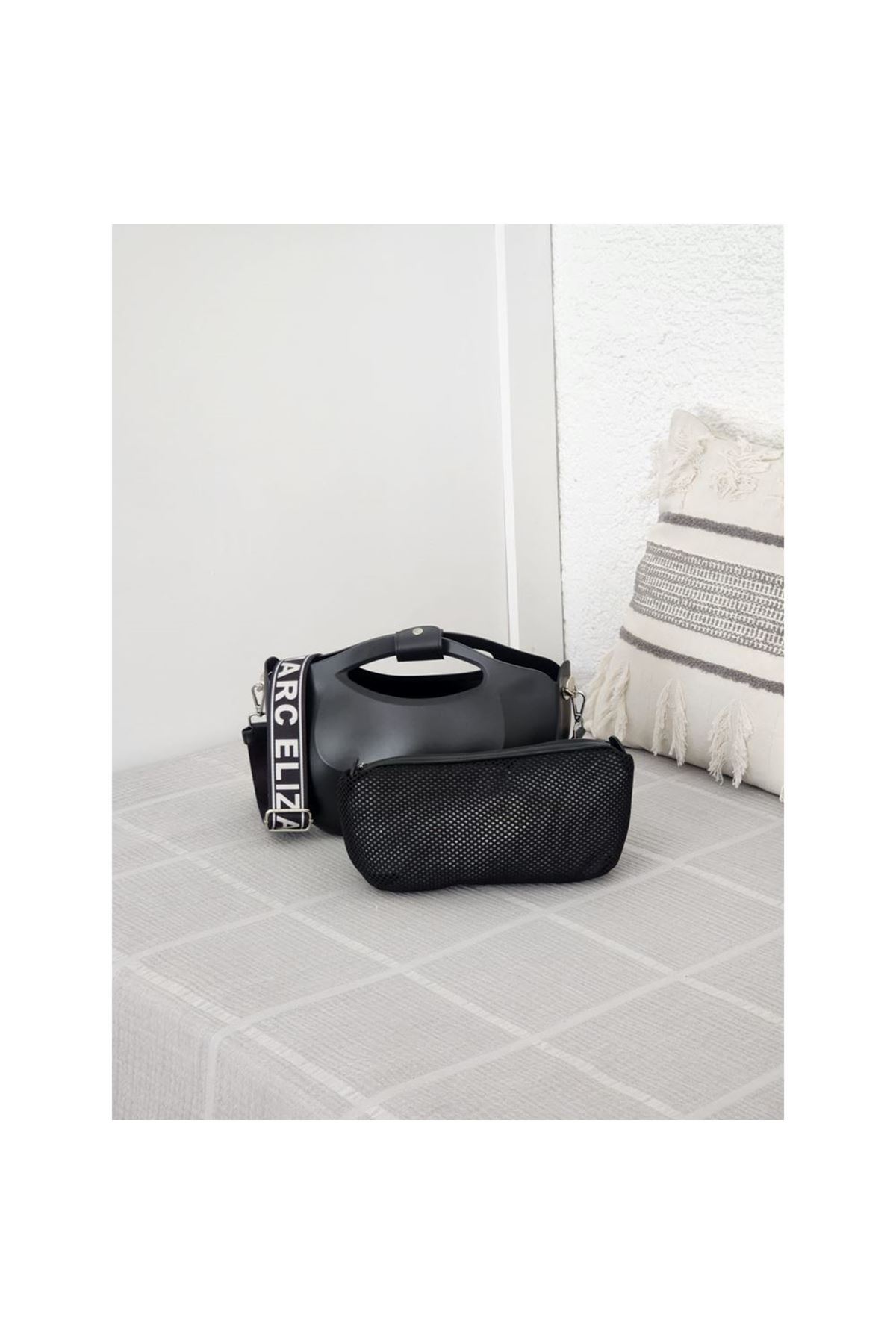 Kadın Siyah Silikon Kumaş Askılı İç Portföy Detaylı Omuz Çantası