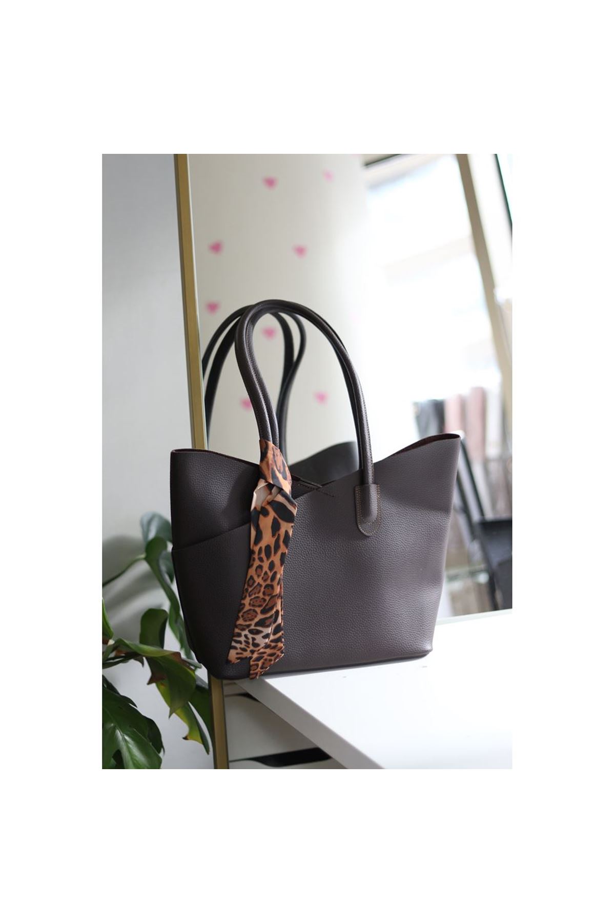 Acı Kahve Leopar Fular Detaylı Büyük Boy Omuz Çantası