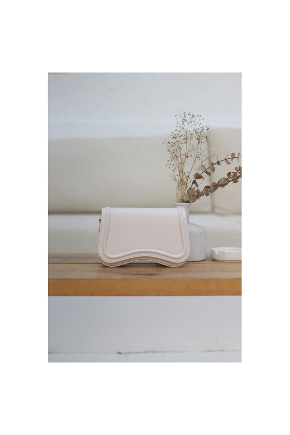 Kadın Krem Dalga Desen Kapaklı Kumaş Askılı Omuz Çantası