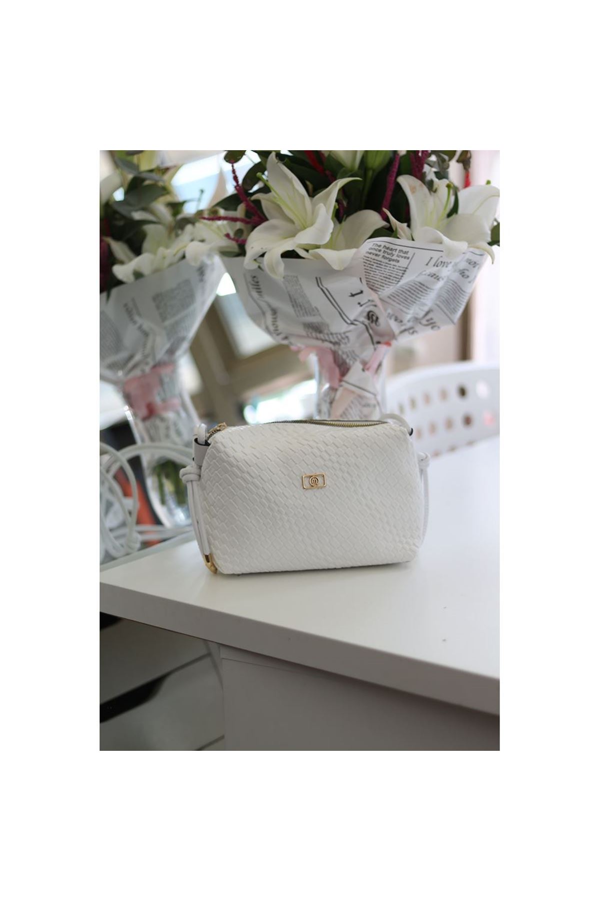 Kadın Beyaz Baklava Desenli İnce Düğüm Askılı Omuz Çantası