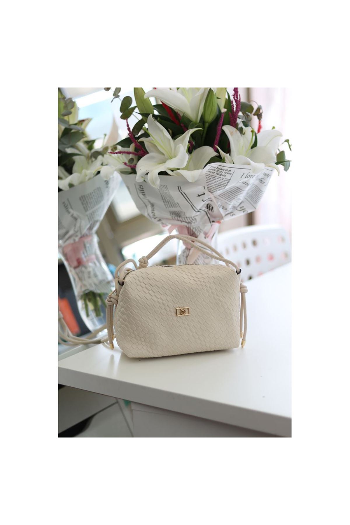 Kadın Krem Baklava Desenli İnce Düğüm Askılı Omuz Çantası