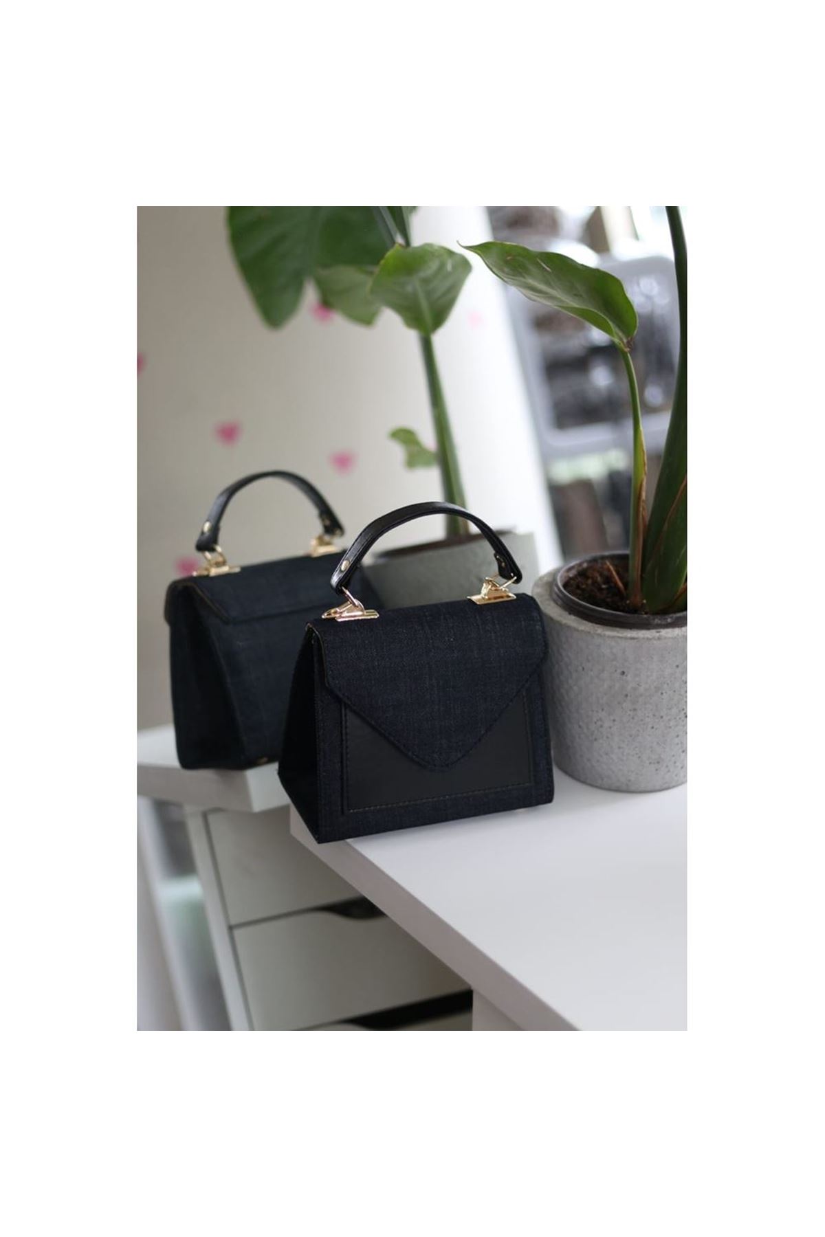 Mat Siyah Kot Detaylı Tutmalı El Omuz Çantası
