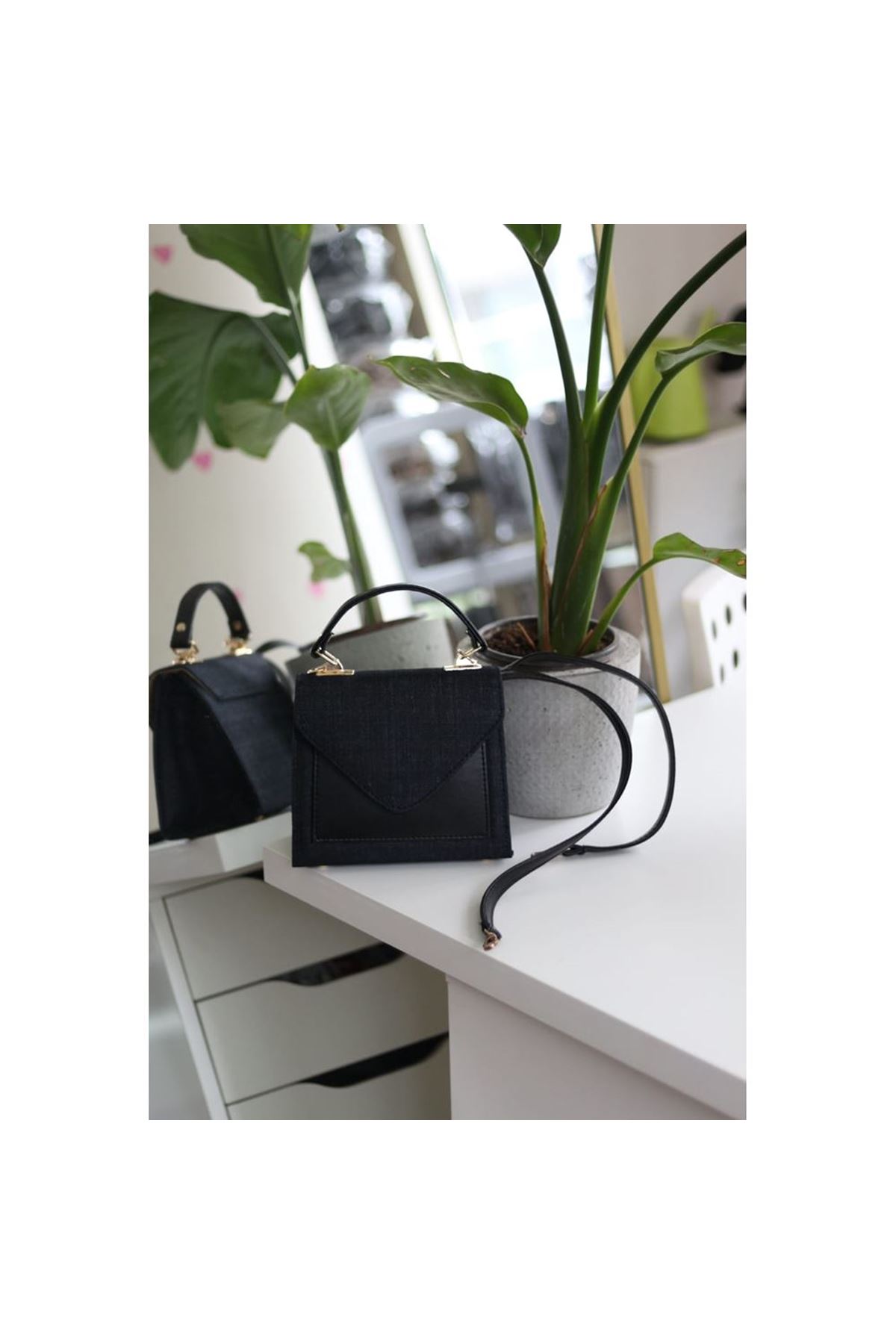 Mat Siyah Kot Detaylı Tutmalı El Omuz Çantası