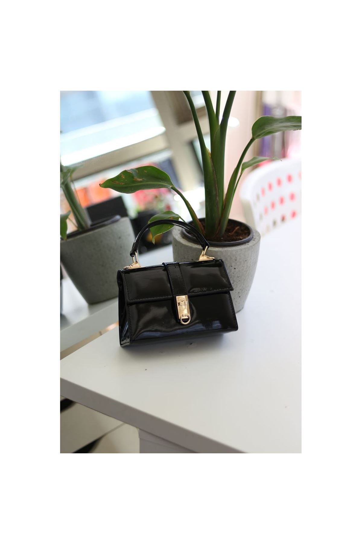 Kadın Siyah Rugan Toka Detaylı Zincirli El Omuz Çantası