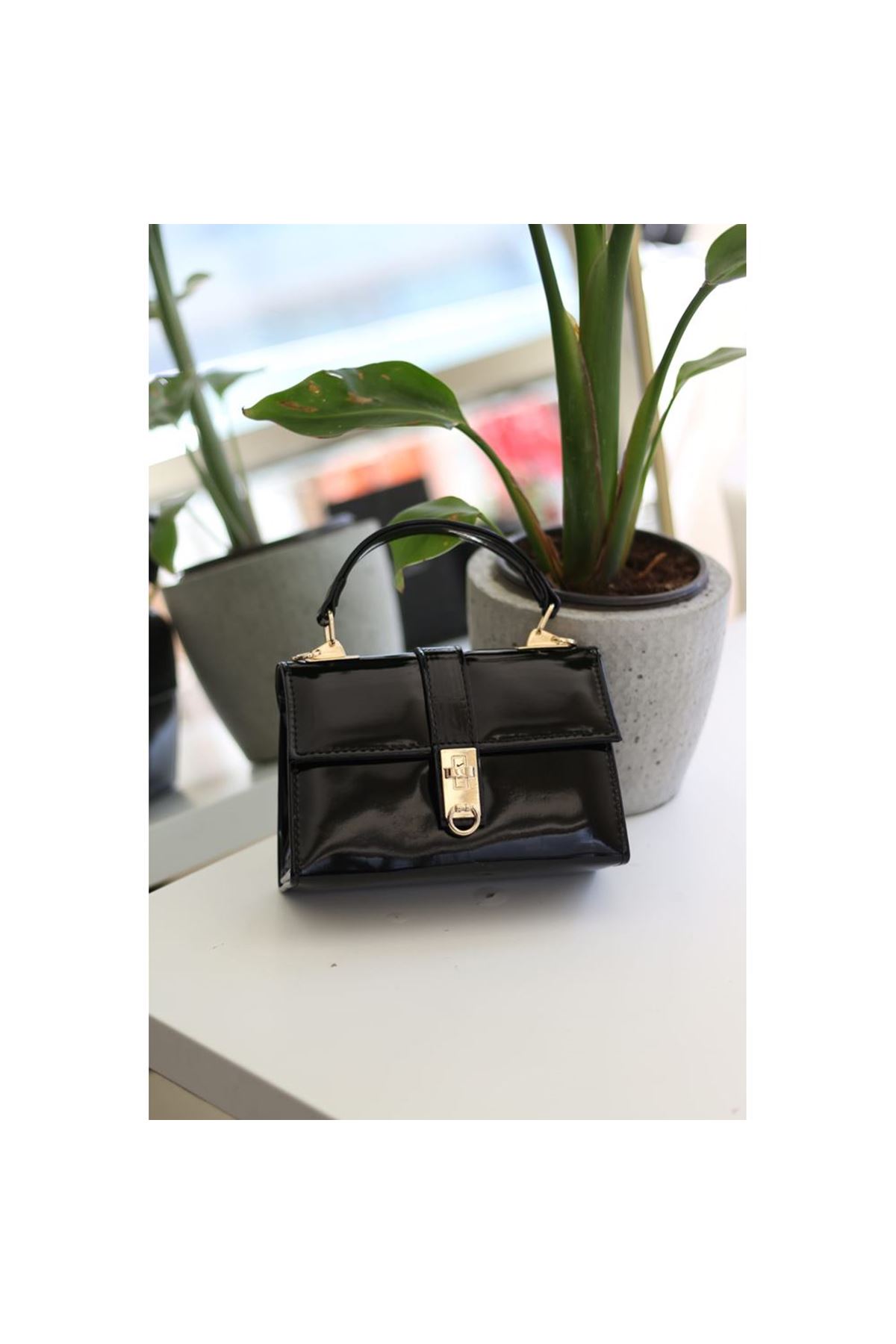 Kadın Siyah Rugan Toka Detaylı Zincirli El Omuz Çantası