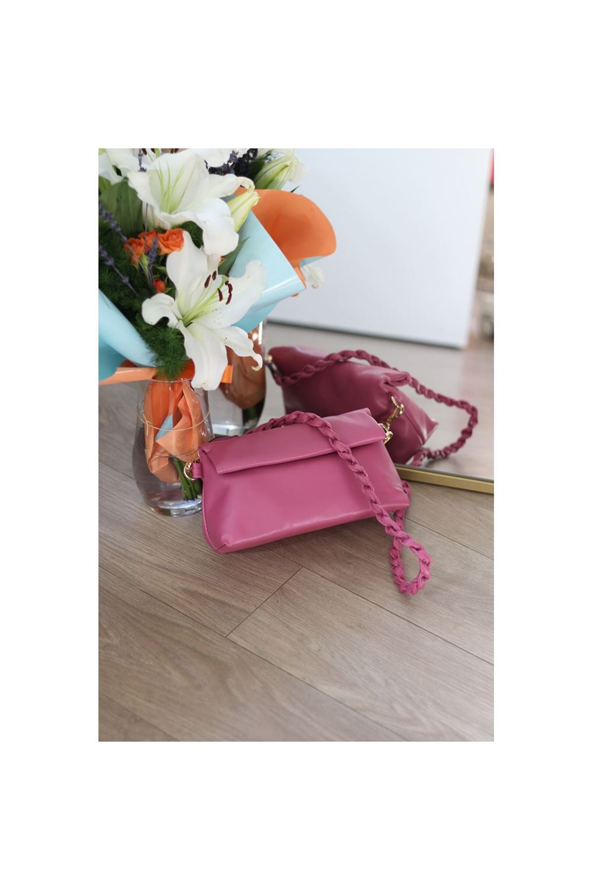 Kadın Fuşya Örgü Saplı Yumuşak Dokulu Büzgülü Omuz Çantası