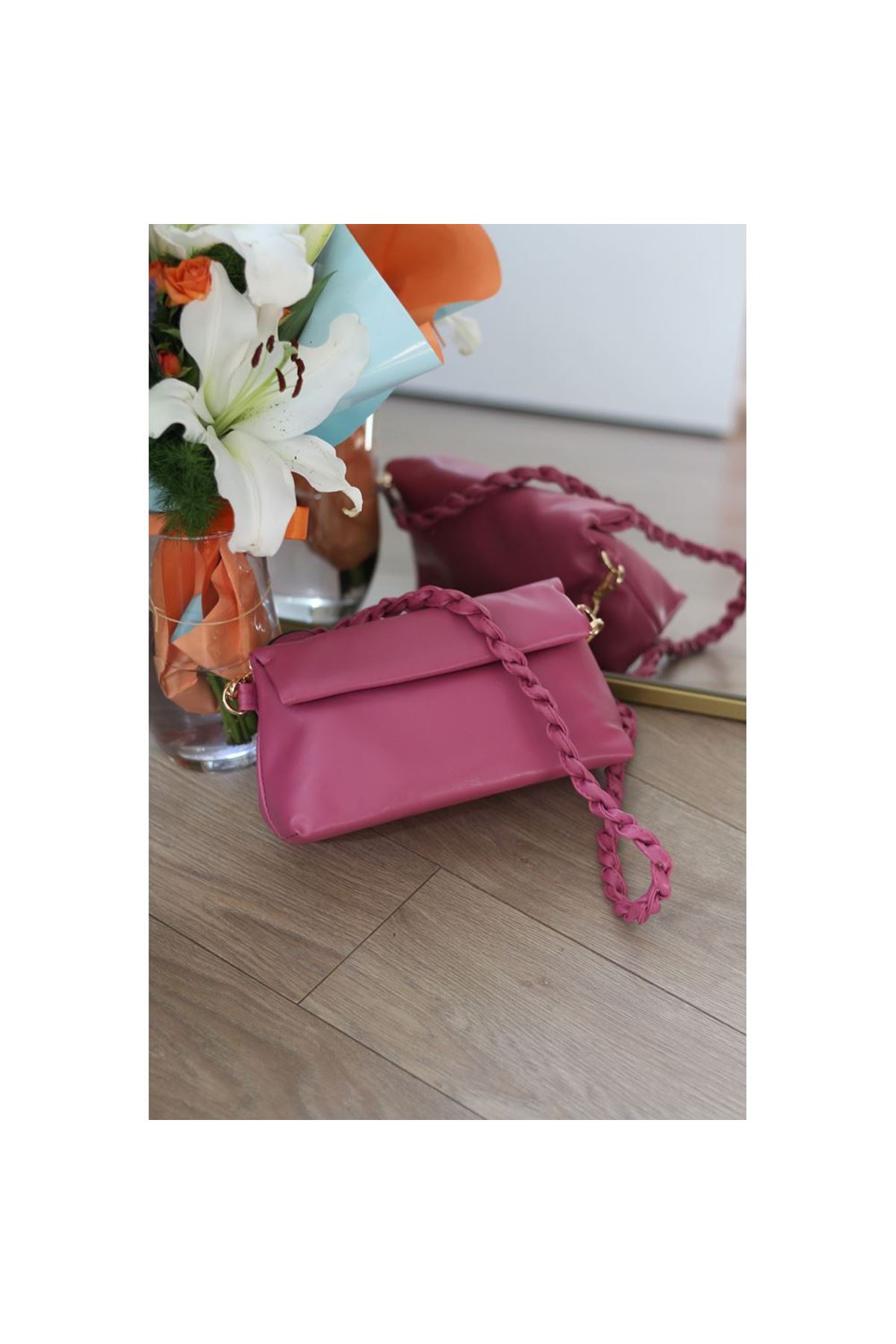 Kadın Fuşya Örgü Saplı Yumuşak Dokulu Büzgülü Omuz Çantası