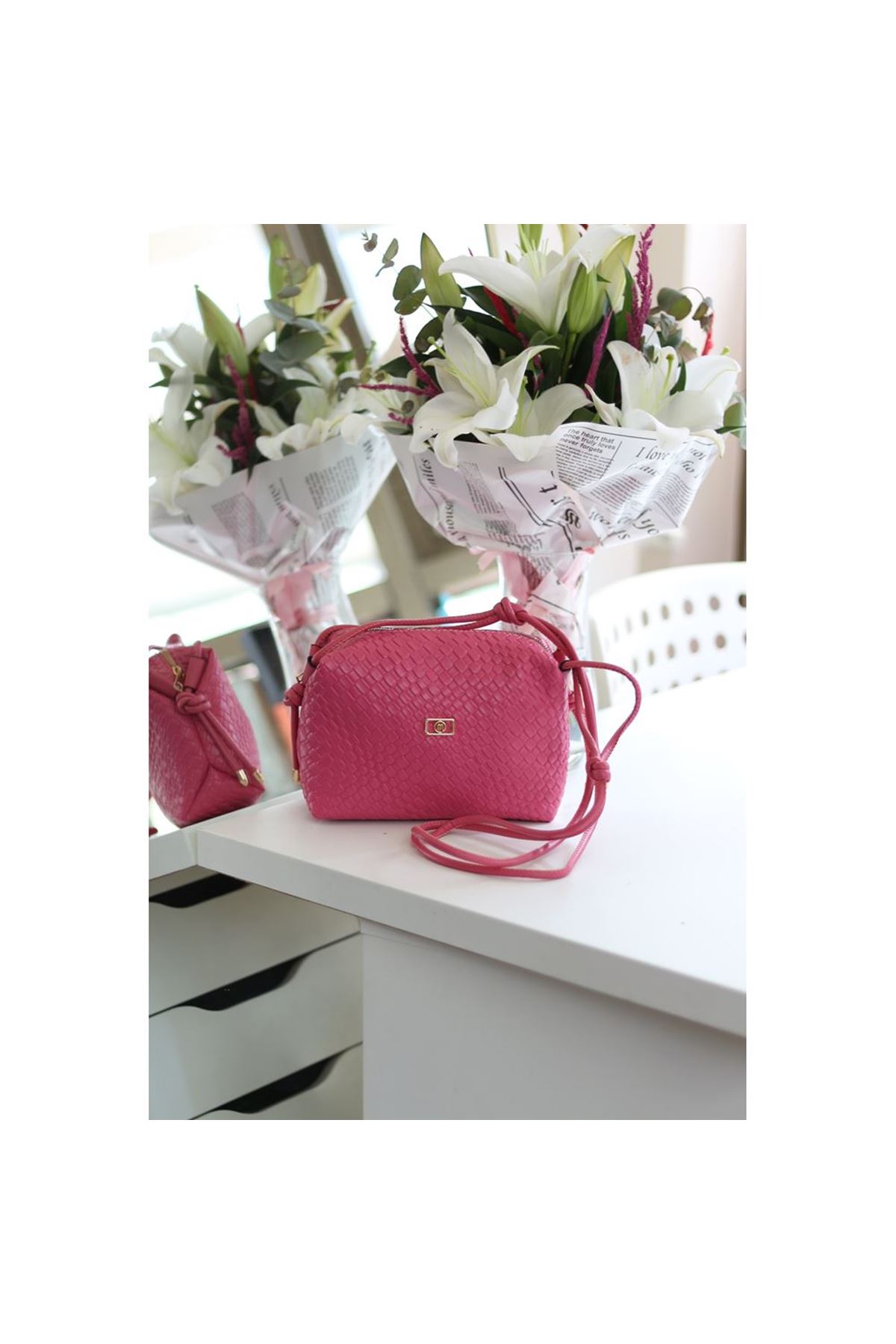 Kadın Fuşya Baklava Desenli İnce Düğüm Askılı Omuz Çantası