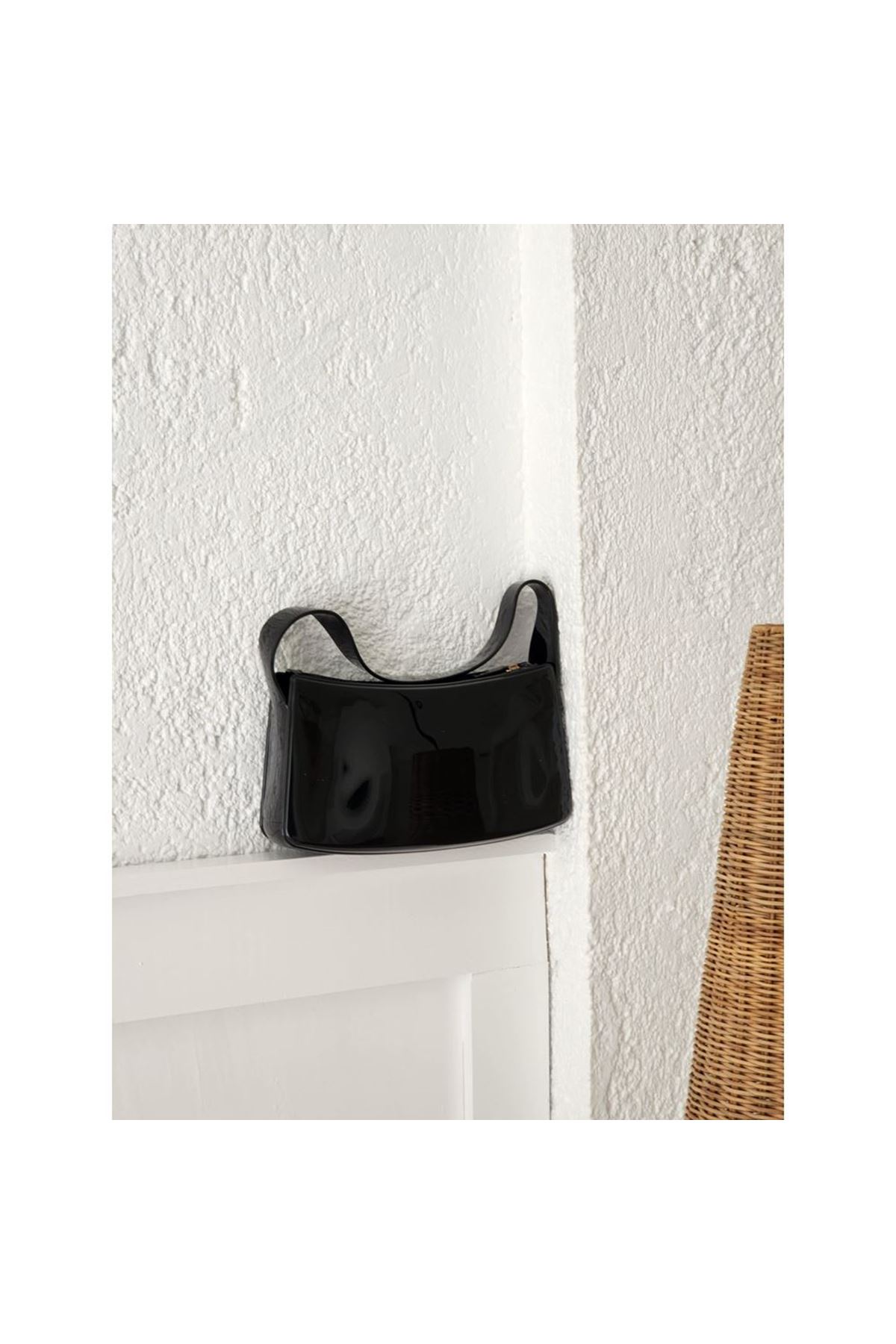 Kadın Siyah Silikon Fermuarlı Baget Omuz Çantası