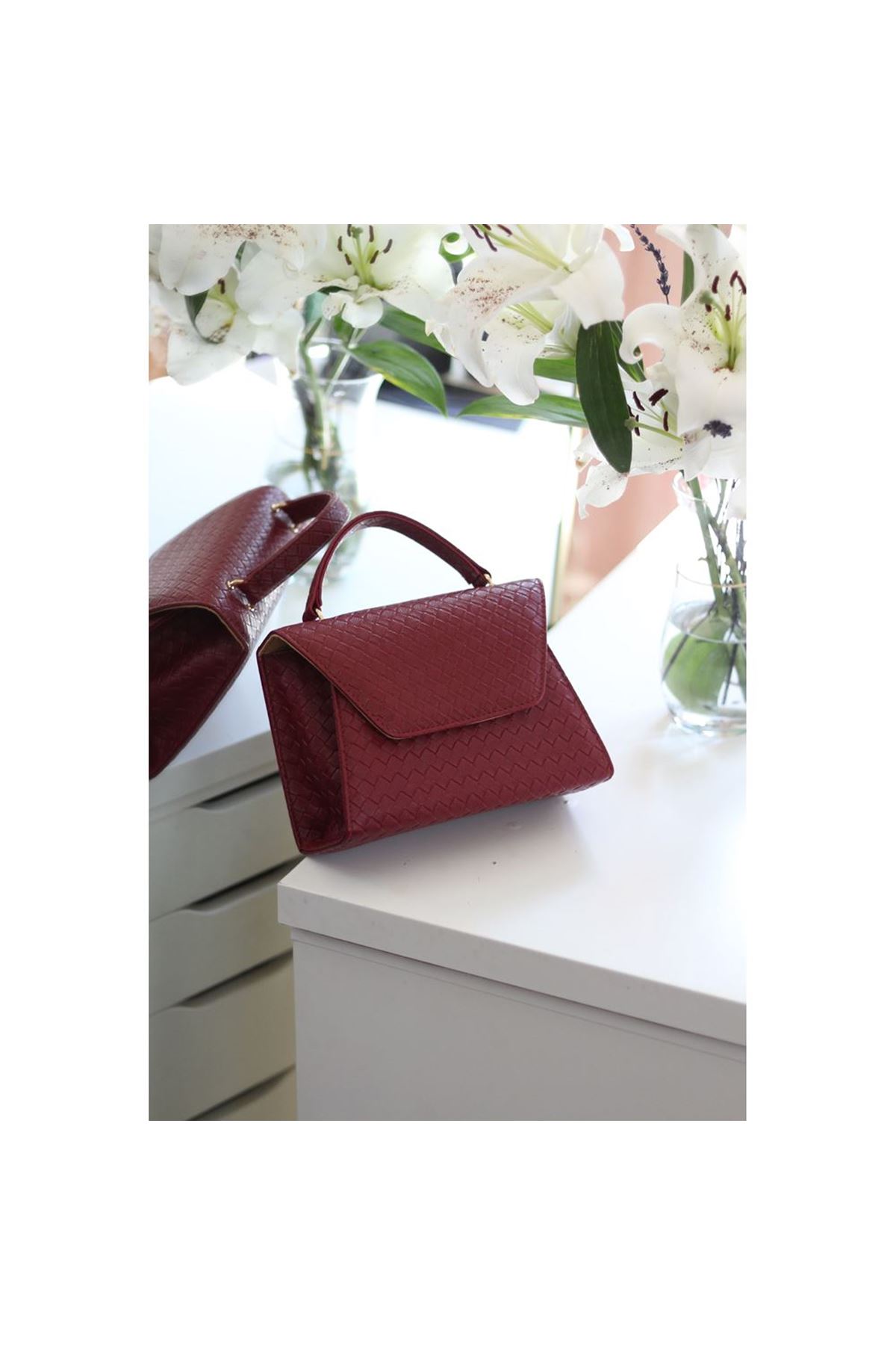 Kadın Bordo Kare Desenli Zarf Formlu Tutmalı El Omuz Çantası