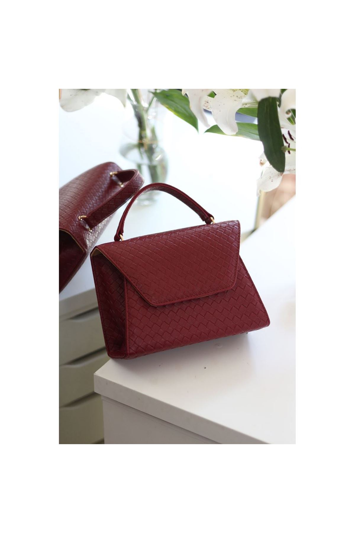 Kadın Bordo Kare Desenli Zarf Formlu Tutmalı El Omuz Çantası