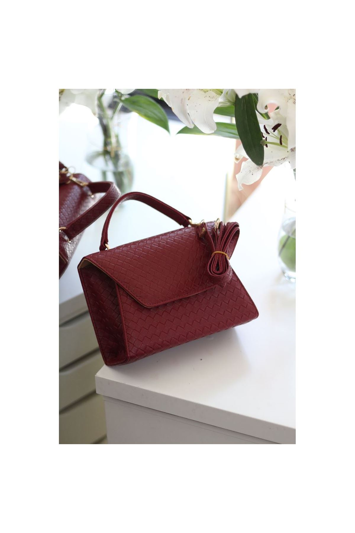 Kadın Bordo Kare Desenli Zarf Formlu Tutmalı El Omuz Çantası