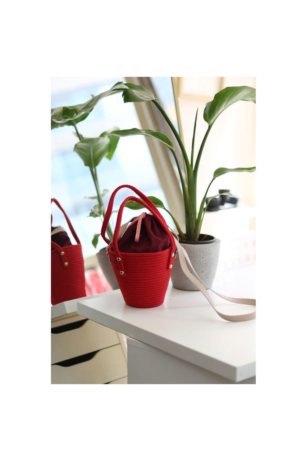 Kadın Kırmızı Örme Çift Kulp Ağzı Büzgülü Askı Detaylı Omuz Çantası