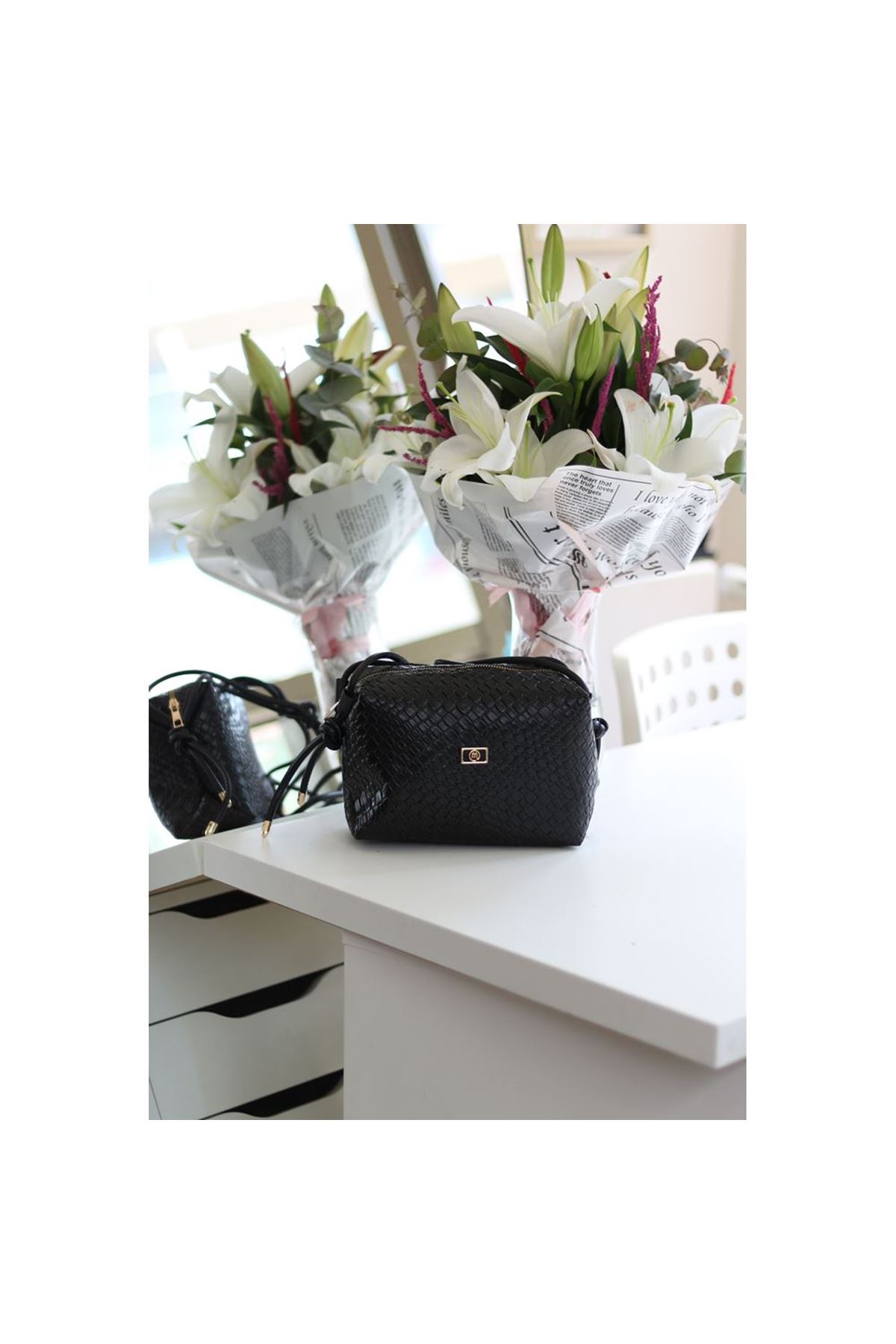 Kadın Siyah Baklava Desenli İnce Düğüm Askılı Omuz Çantası