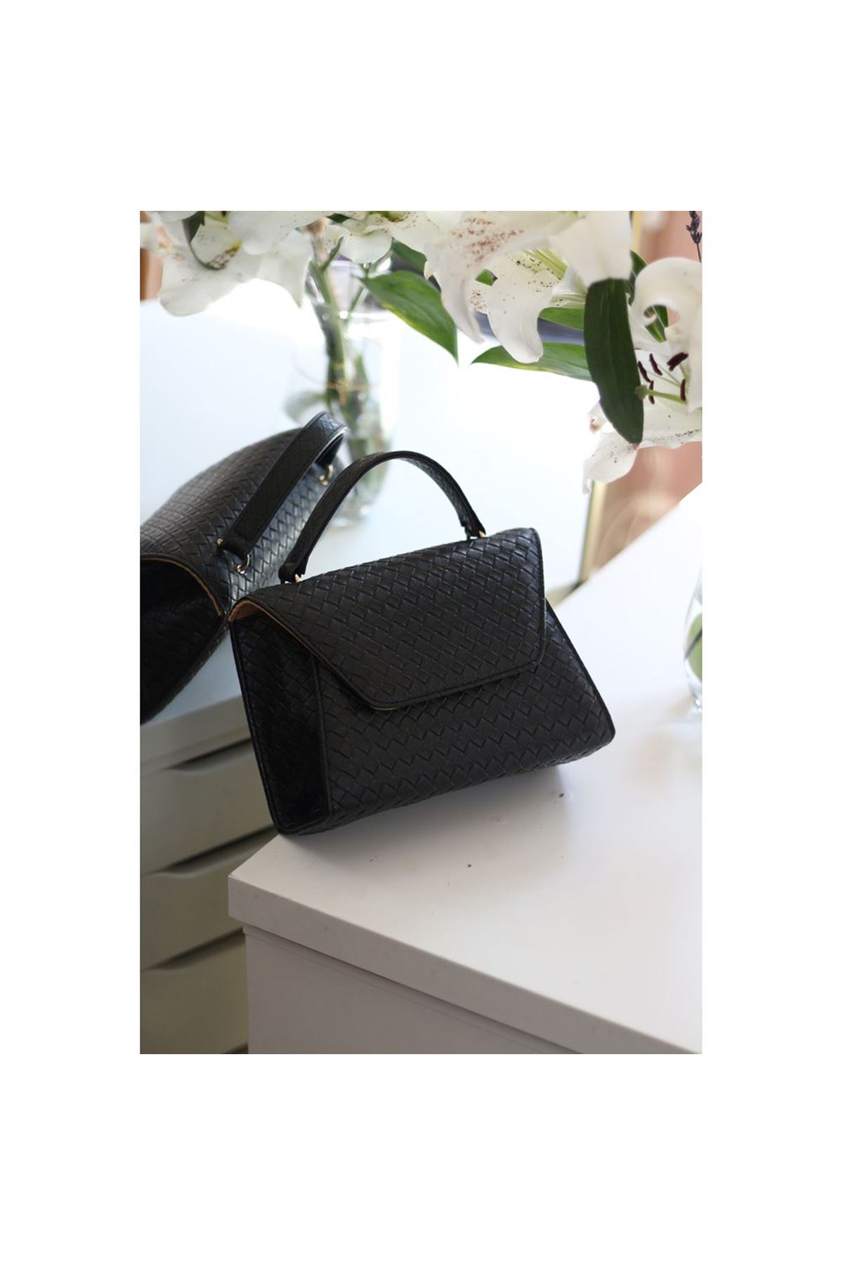 Kadın Siyah Kare Desenli Zarf Formlu Tutmalı El Omuz Çantası
