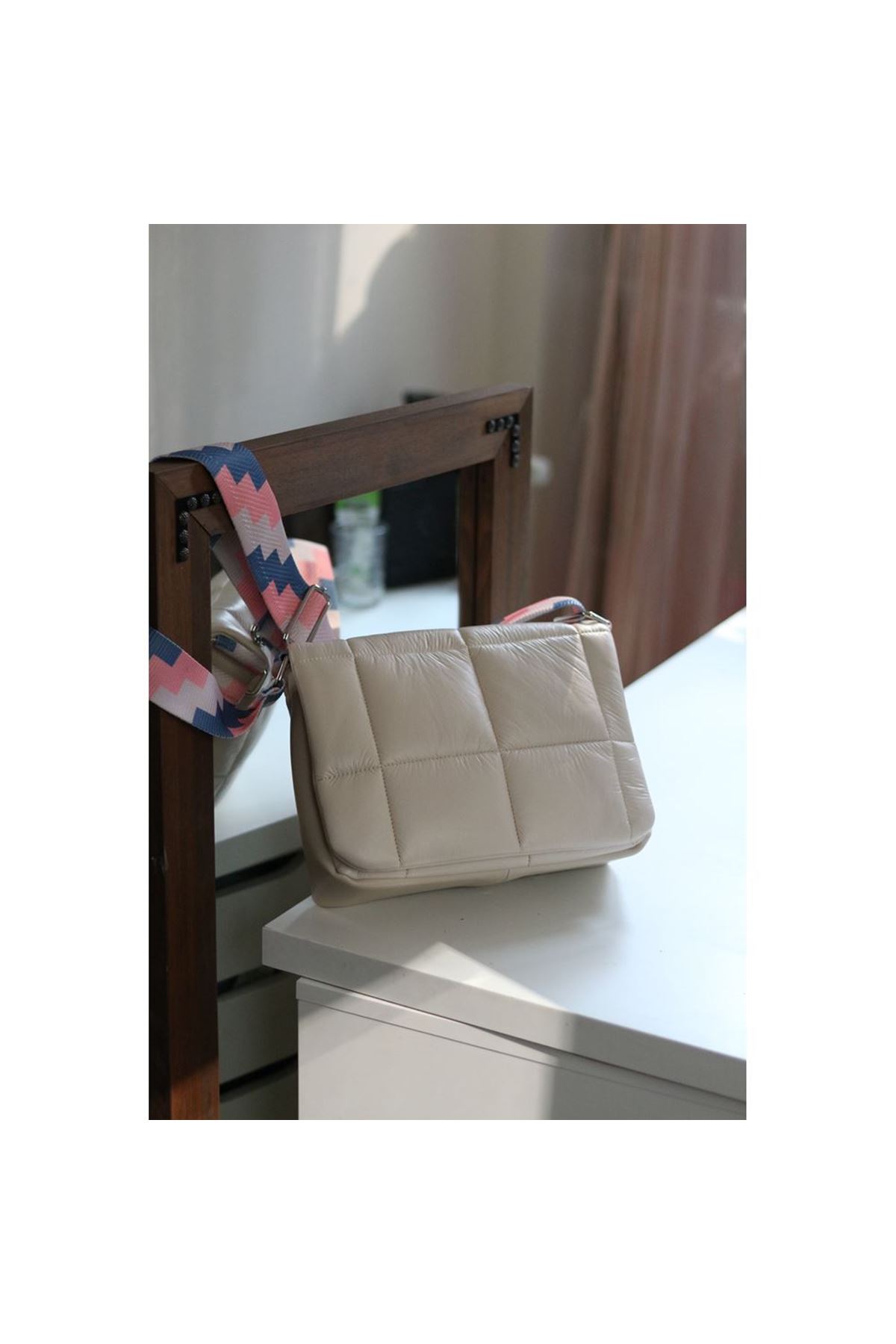 Kadın Krem Kare Desenli Paraşüt Kumaş Omuz Çantası