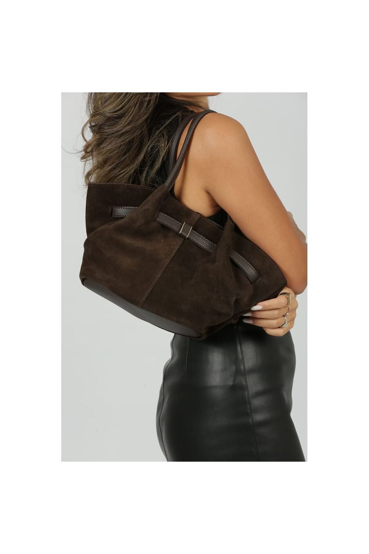 Kadın Acı Kahve Süet Gold Toka Detaylı Büyük Boy Omuz Çantası