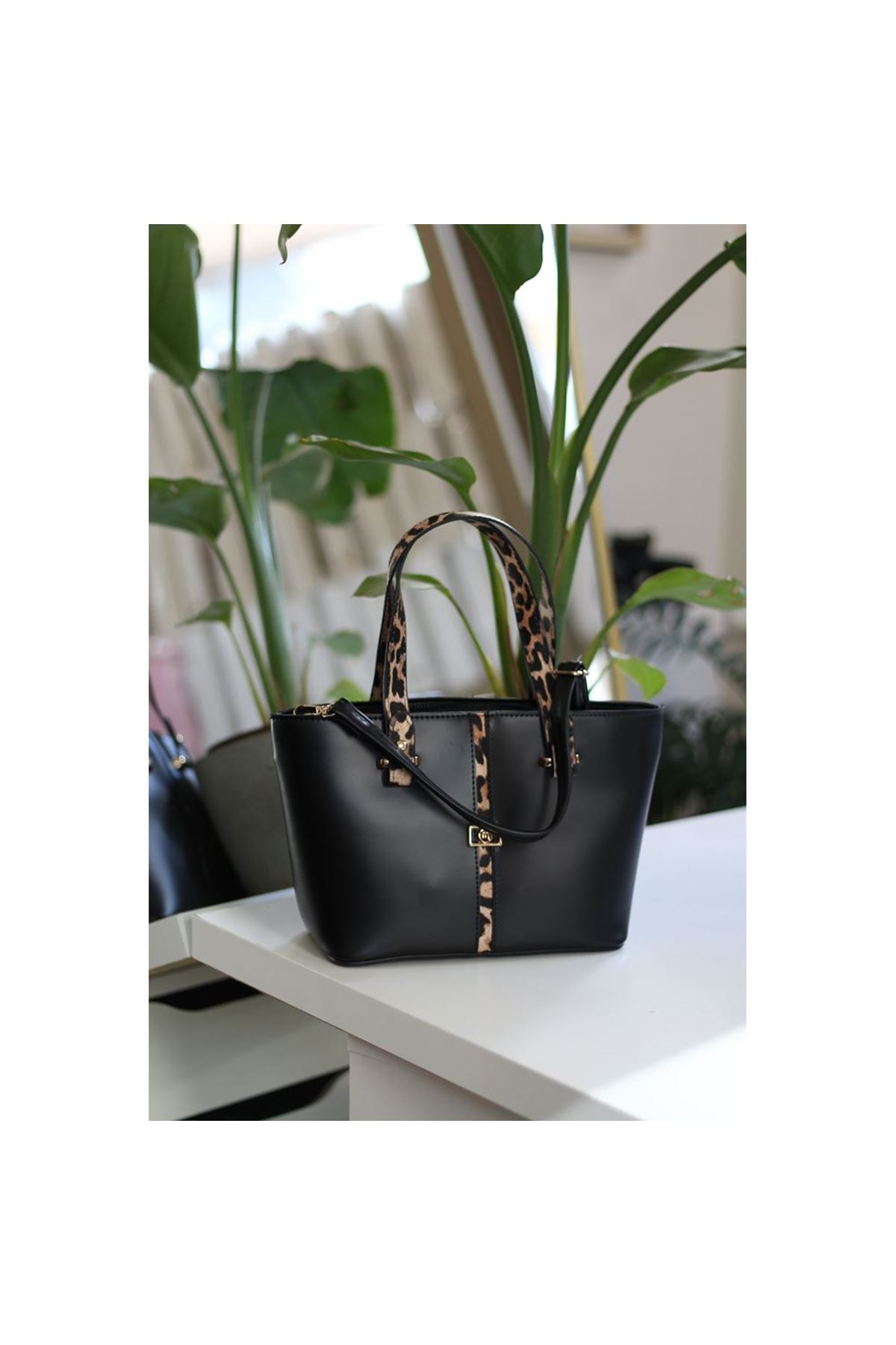 Kadın Siyah Leopar Şerit Desenli Askılı El Omuz Çantası
