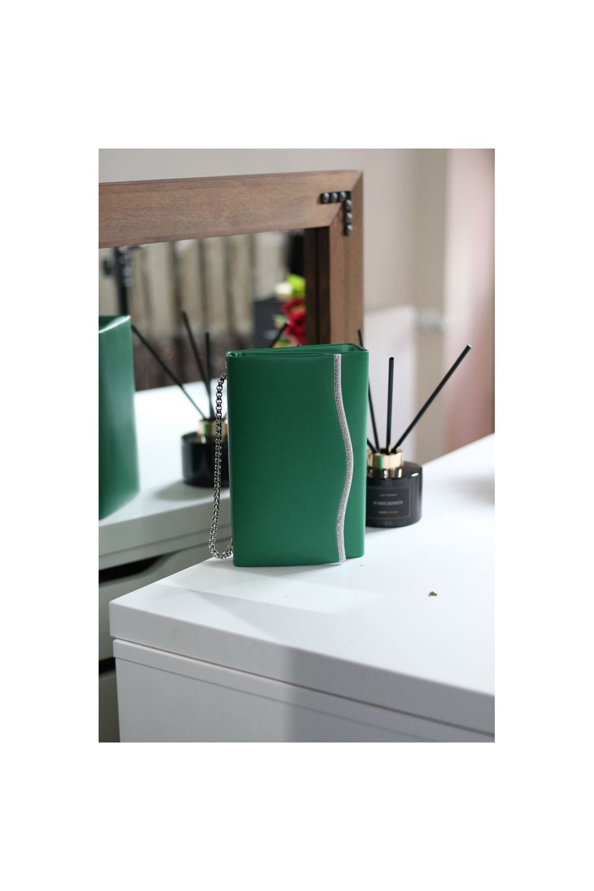 Kadın Yeşil Taş Detaylı Zincirli Omuz Çantası