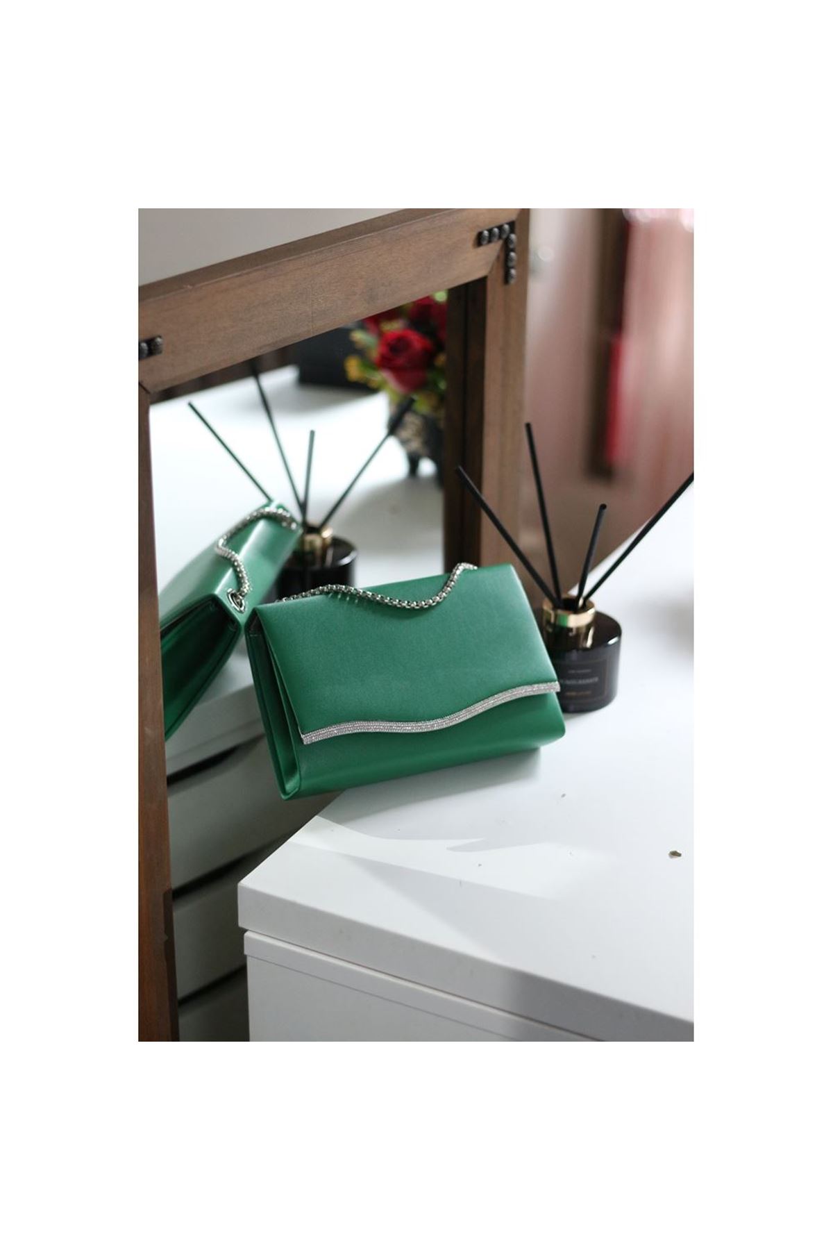 Kadın Yeşil Taş Detaylı Zincirli Omuz Çantası