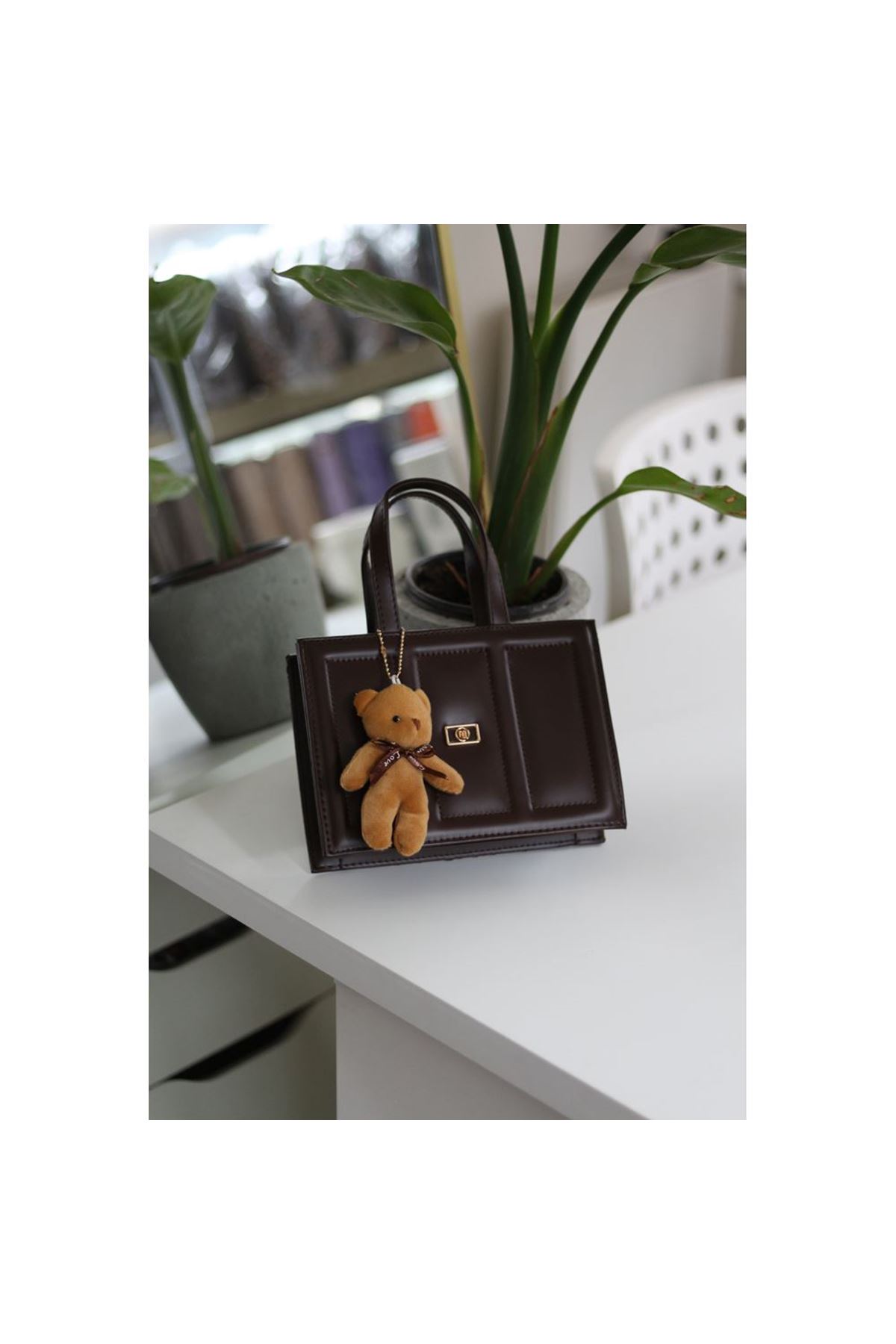 Kadın Acı Kahve Çizgi Detaylı Ayıcık Maskotlu El Omuz Çantası