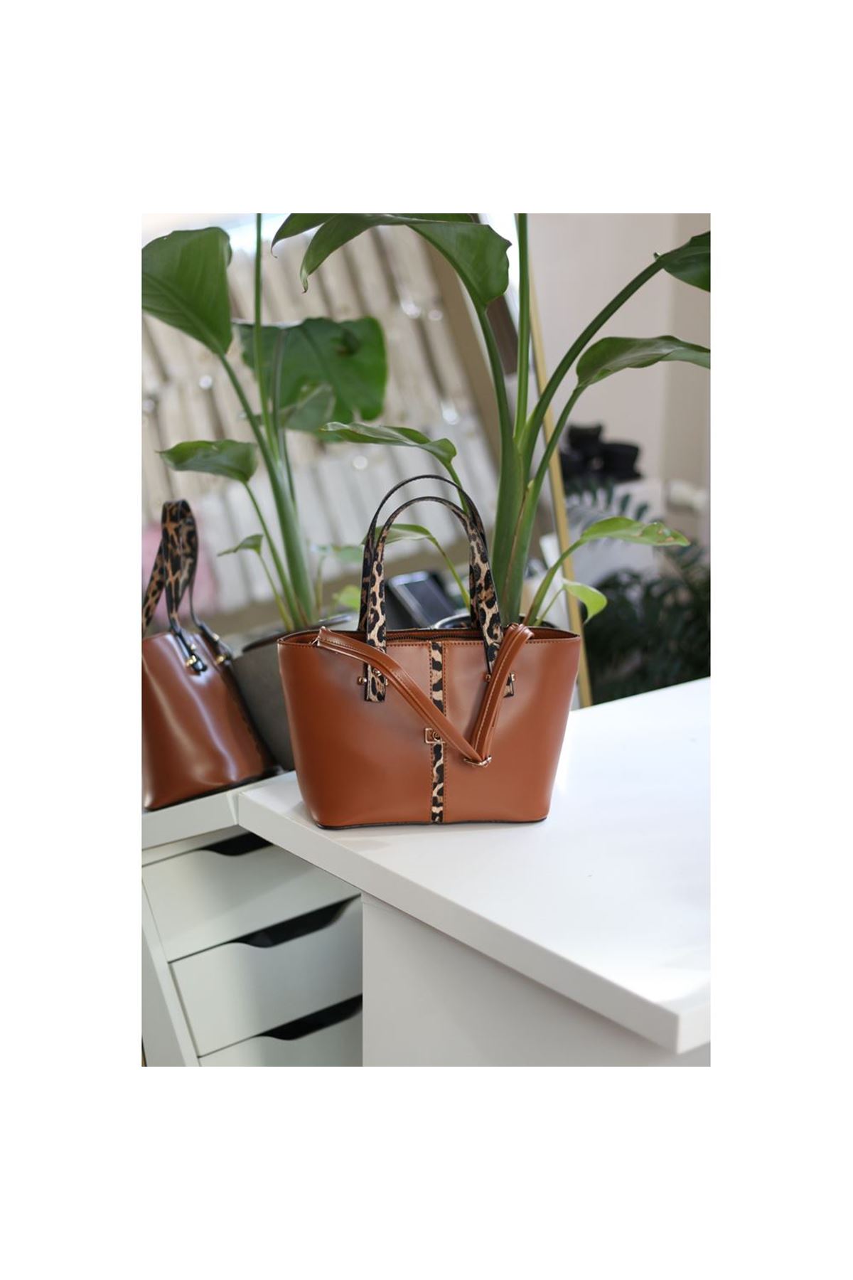 Kadın Taba Leopar Şerit Desenli Askılı El Omuz Çantası